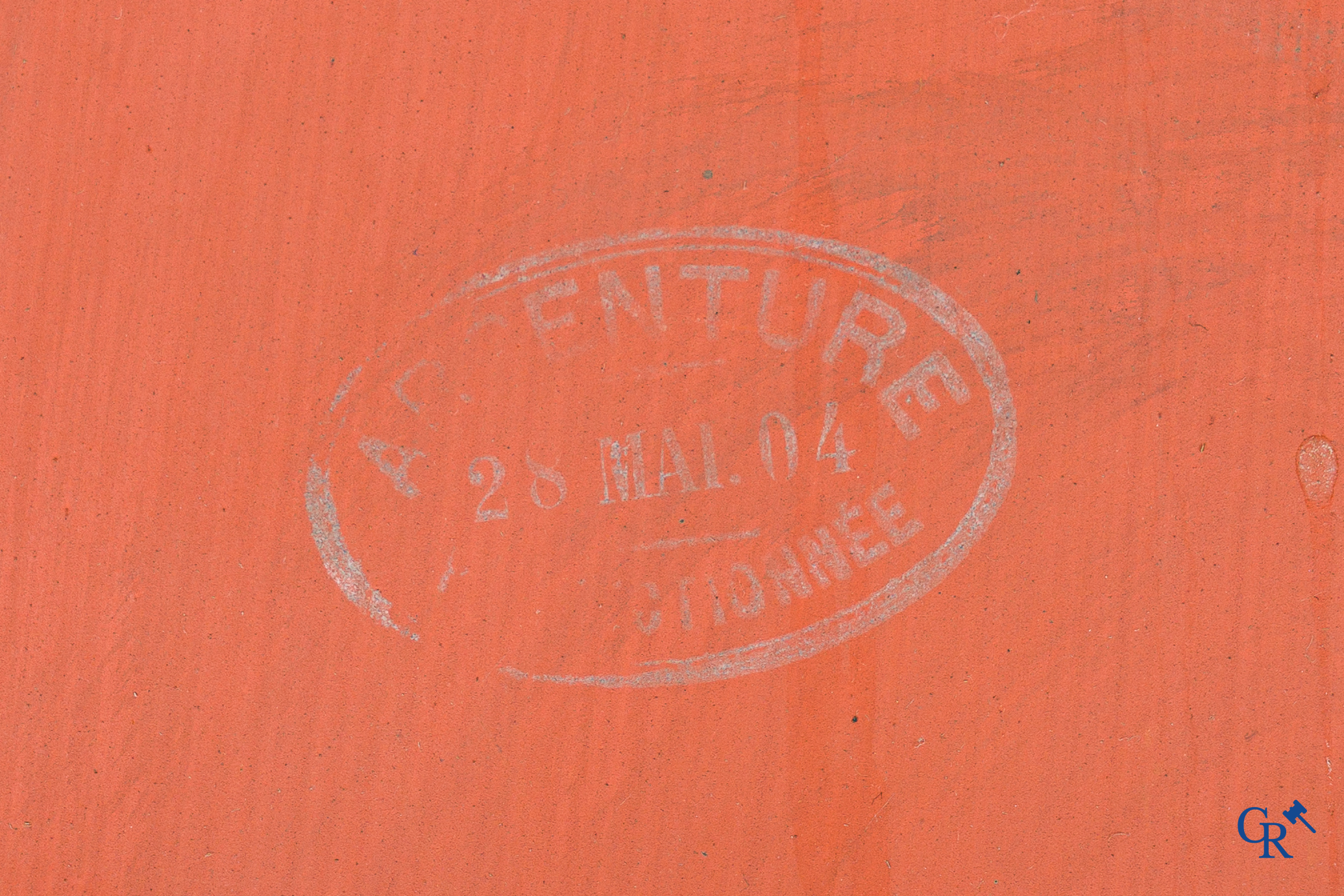 Een spiegel in ebbenhout en inlegwerk. 18e- 19e eeuw.