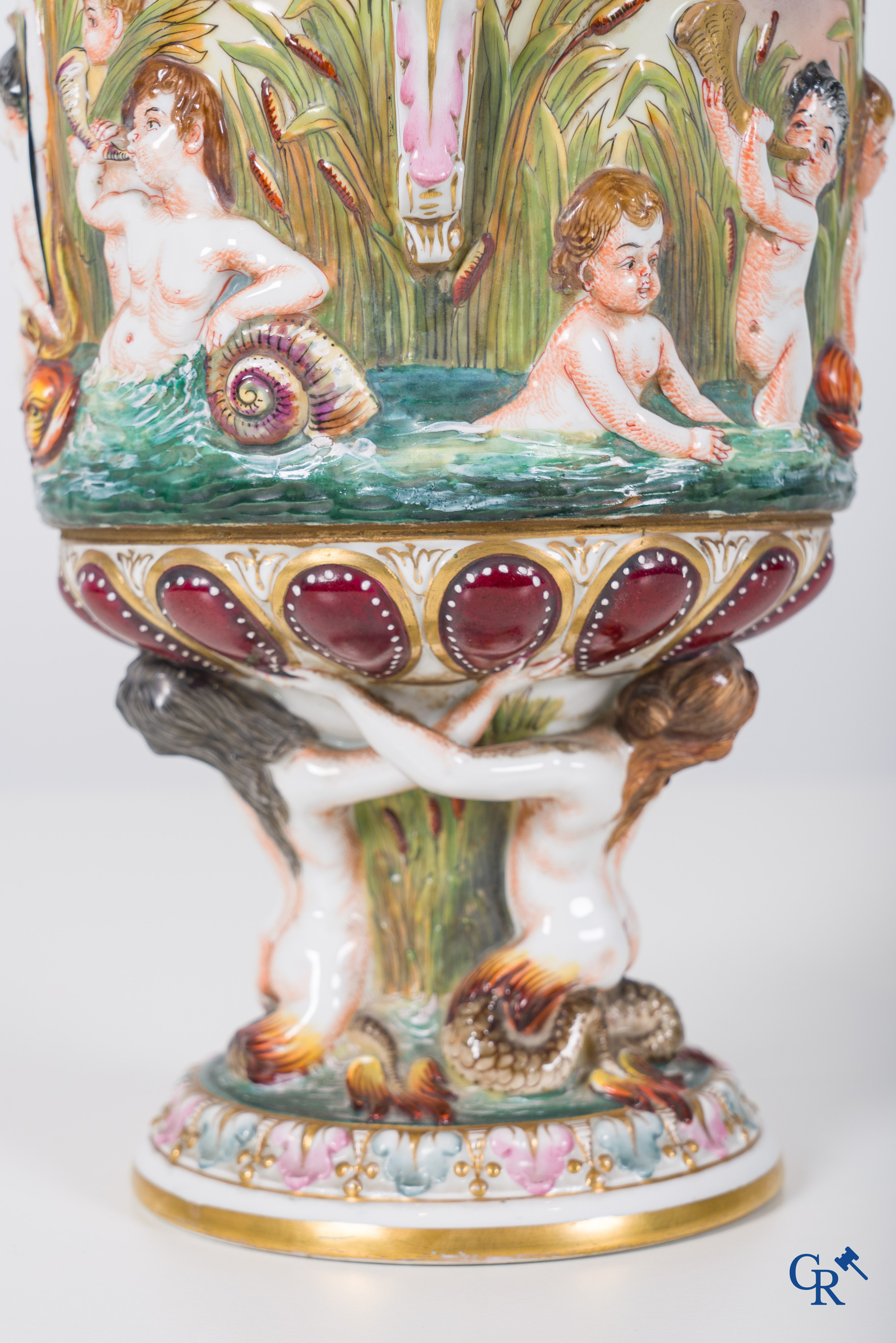 A richly crafted Renaissance-style jug or Aiguière in Naples porcelain. Late 19th century.