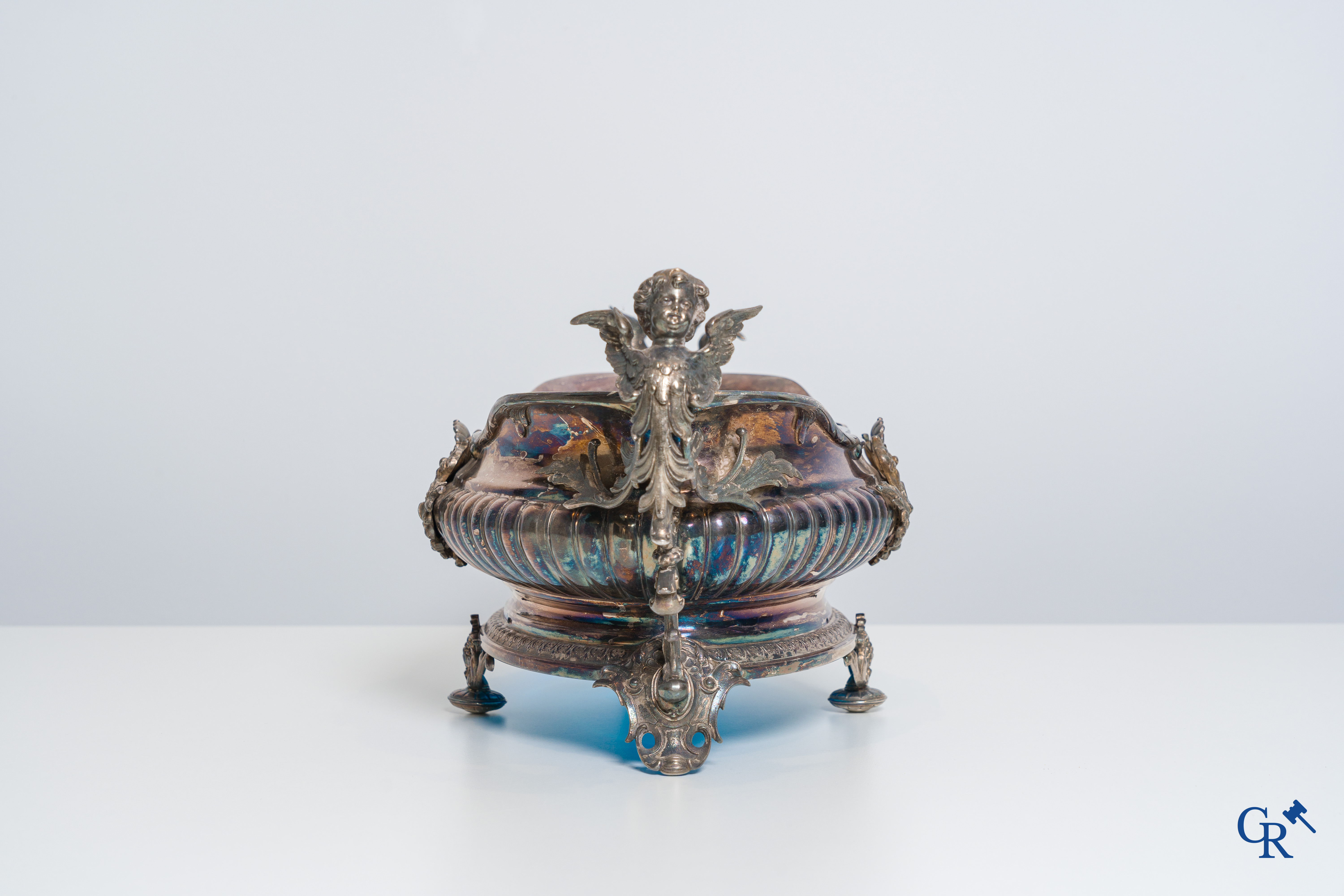 WMF, Milieu de table in silver-plated metal, richly decorated with ram heads and winged angels. LVXI style.