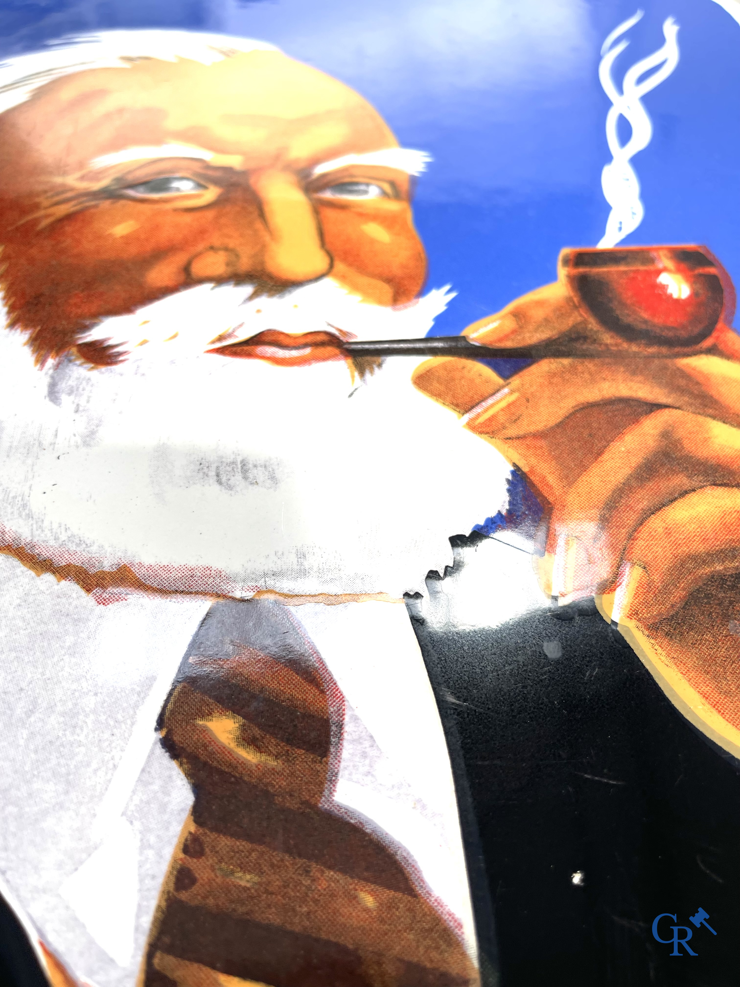 AJJA, Emaille reclamebord voor de tabakswaren van AJJA. Emaillerie Odon Warland. T.P. Bruxelles 1952.