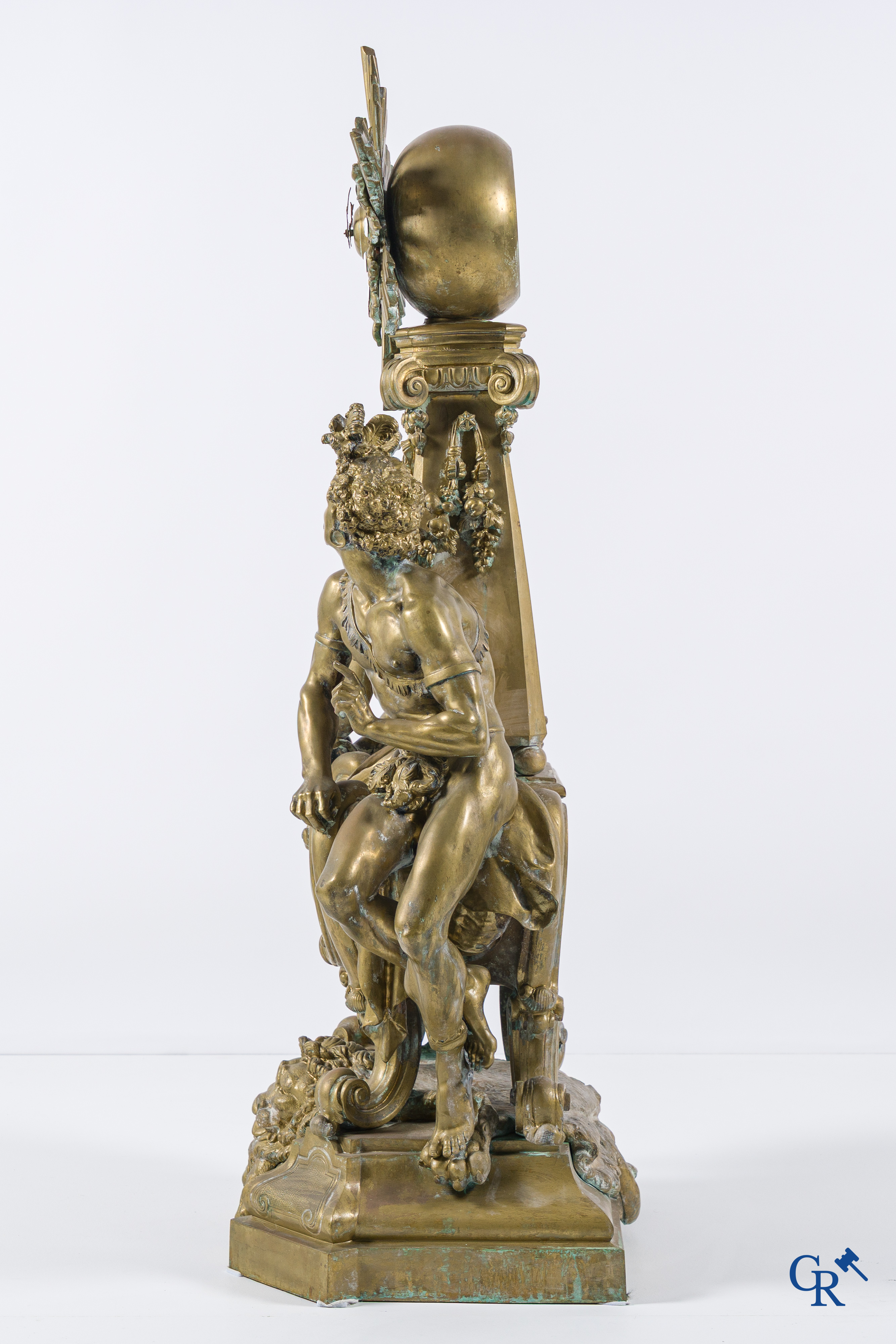 Frédéric-Eugène Piat en Samuel Marti. Uitzonderlijke pendule in brons met Nubische figuren. Circa 1860-1870.