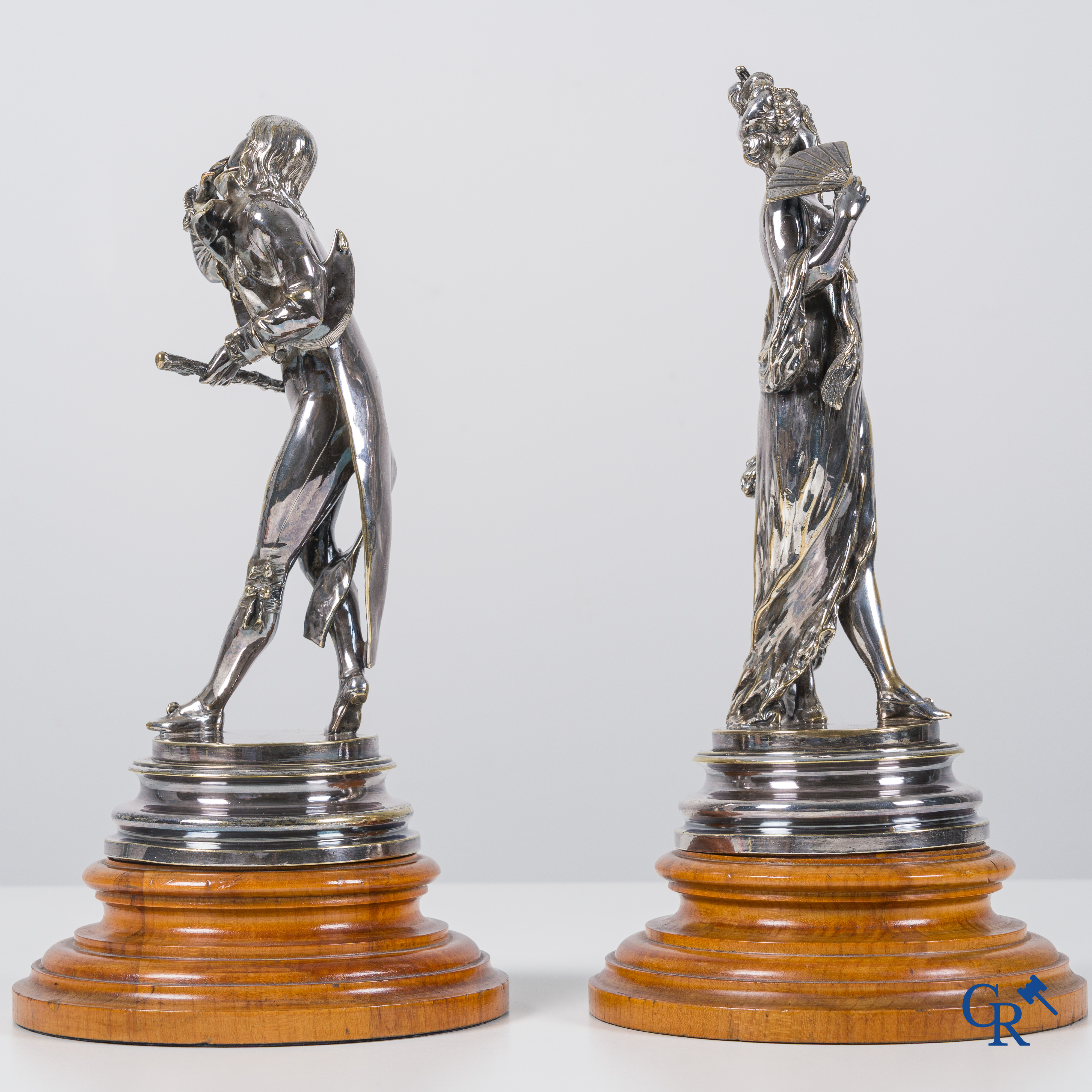 Auguste Lalouette (1826-1883) Les Incroyables/Merveilleuses. Une paire de statues en bronze argenté.