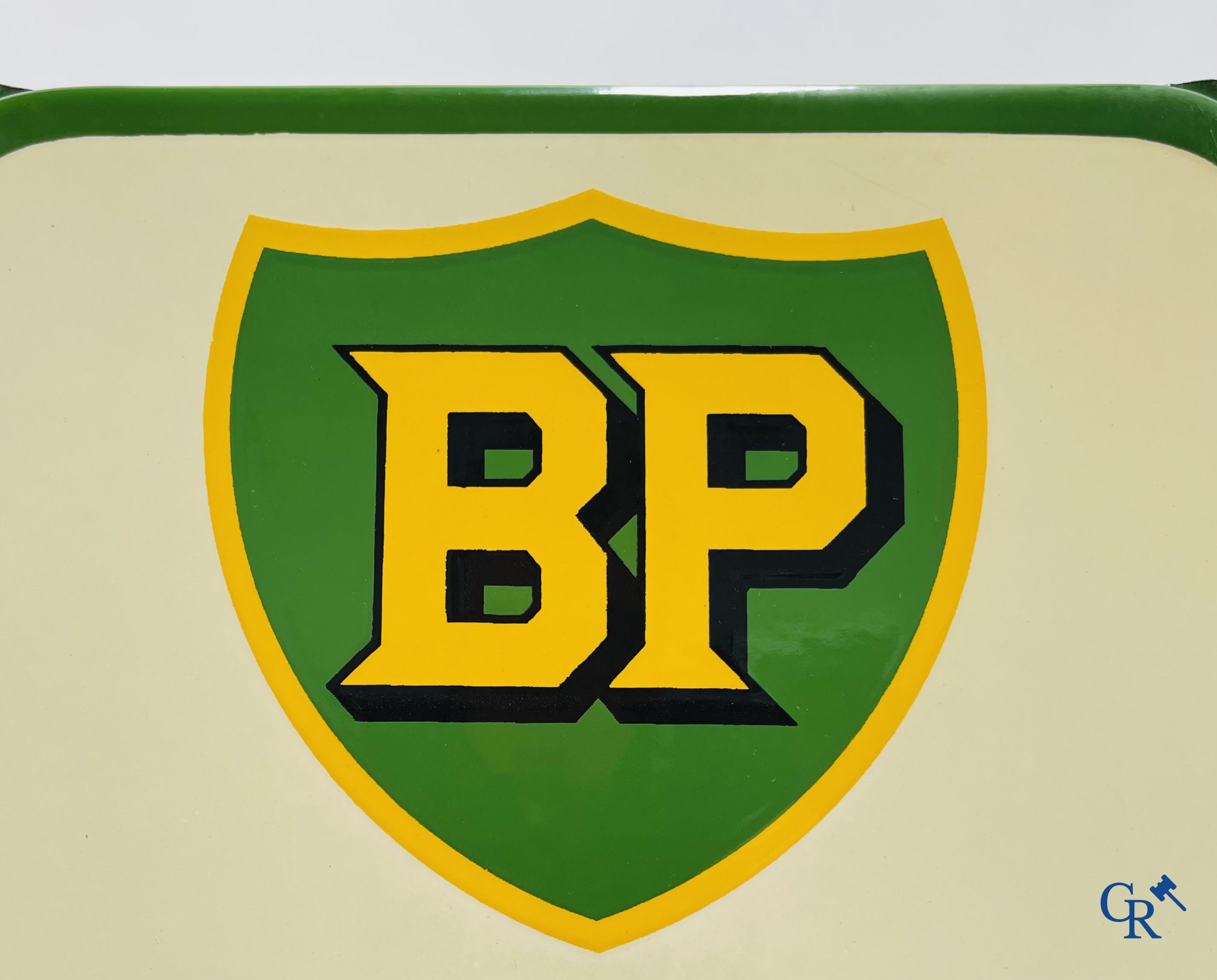 BP Motor Oil. Emaille reclamebord met ingewerkte thermometer voor BP motorolie. Emaillerie Belge Bruxelles, 1952.