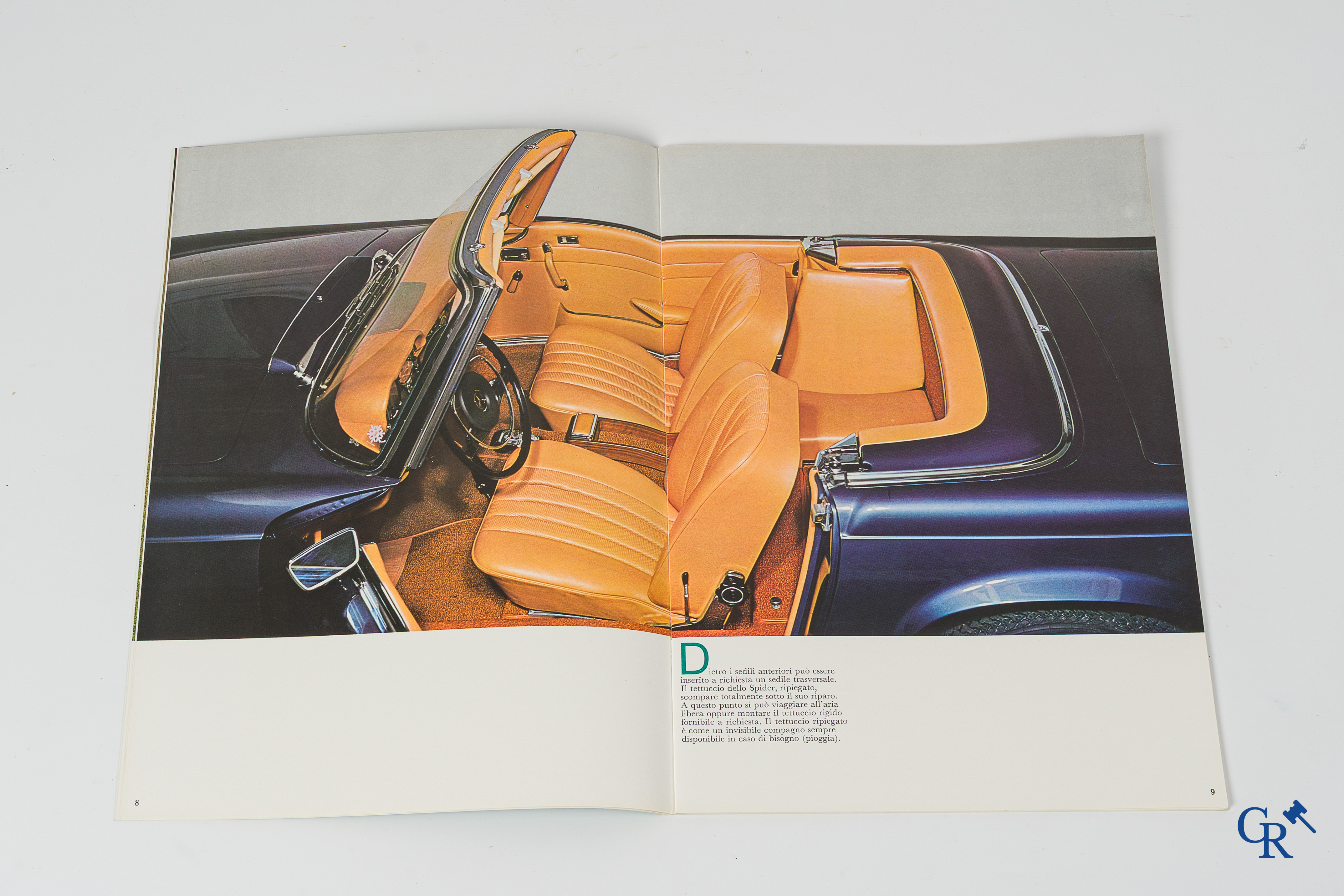 Automobilia. Mercedes Benz. 3 originele luxe catalogen of publiciteitsfolders voor de modellen 230SL en 280SL.