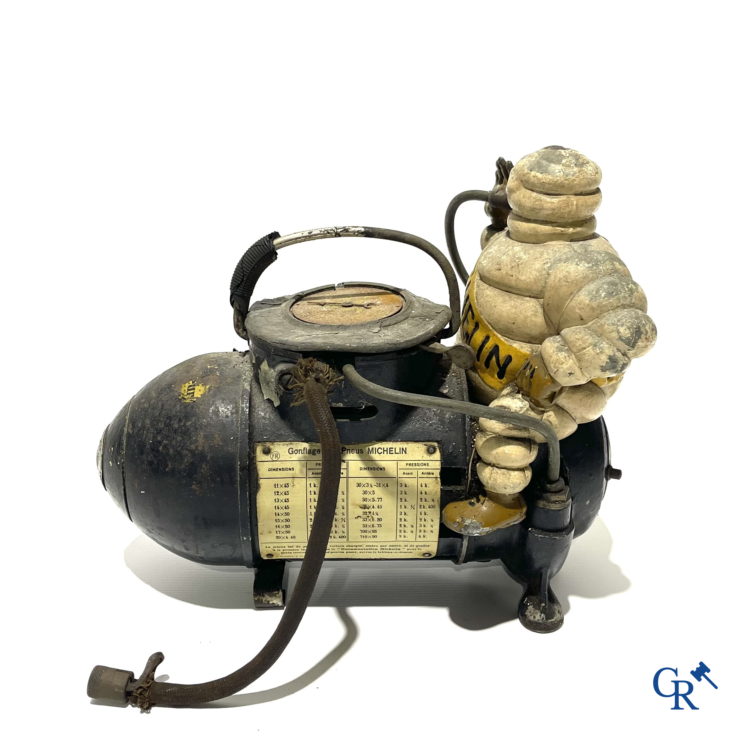 Michelin. Gonfleur met Bibendum in polychroom gietijzer. Compresseur Luchard n°9267. Moteur Paris-Rhône. Circa 1930.