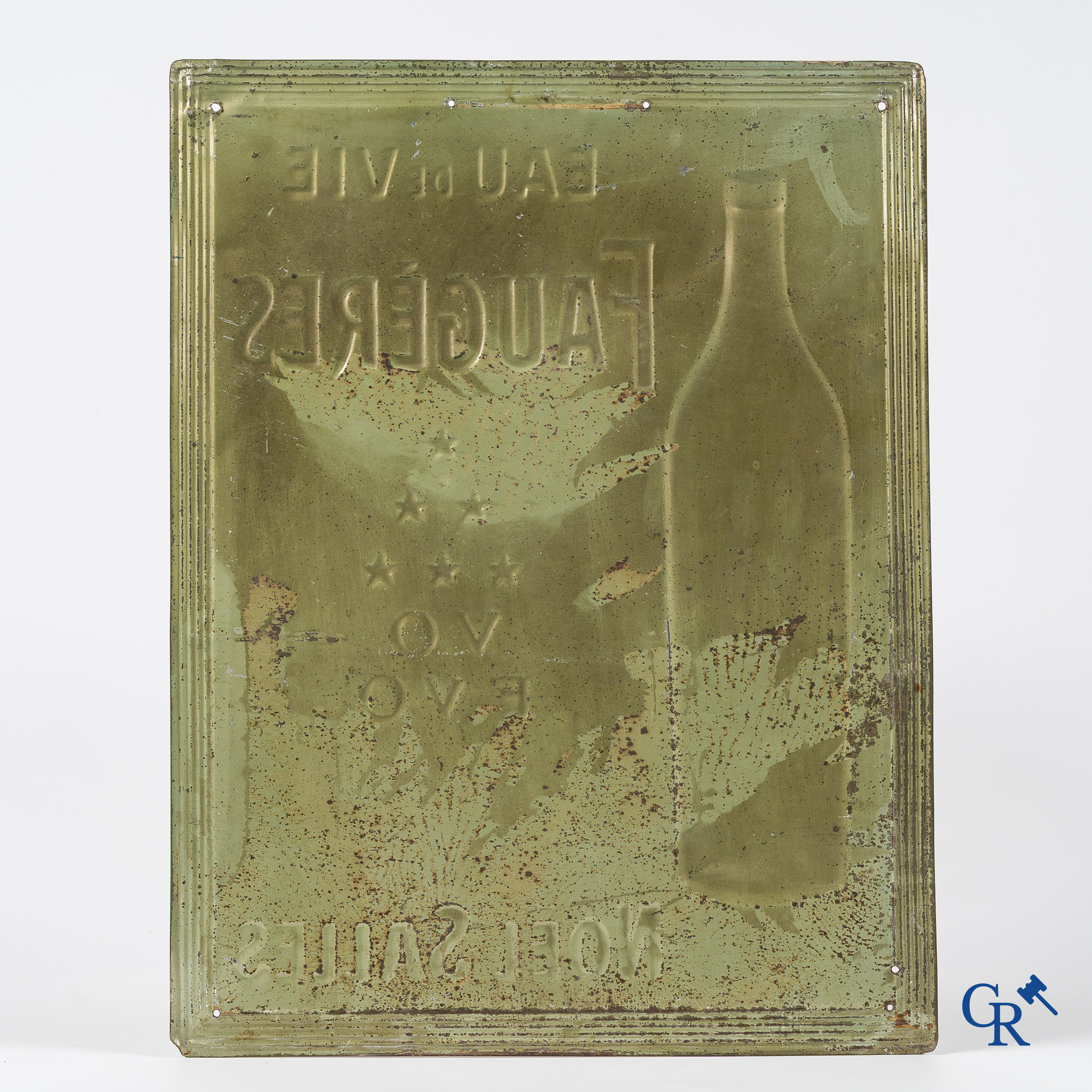 Reclamebord in beschilderd blik in reliëf voor Eau de Vie de Faugères van Noël Salles. Circa 1920.