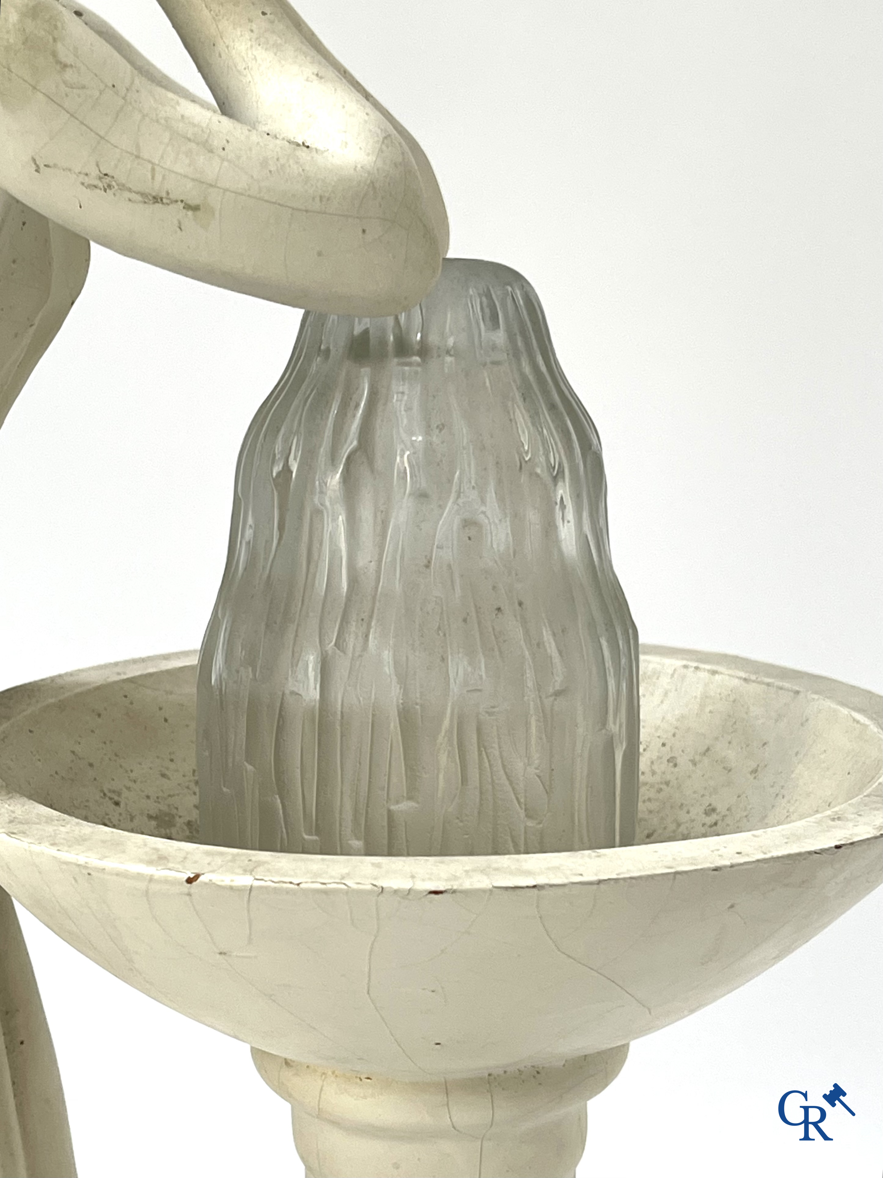 Vichy, Source de beauté. Lamp in papier-maché opgelegd met gepatineerd plaaster. Vroege uitvoering circa 1930-40.
