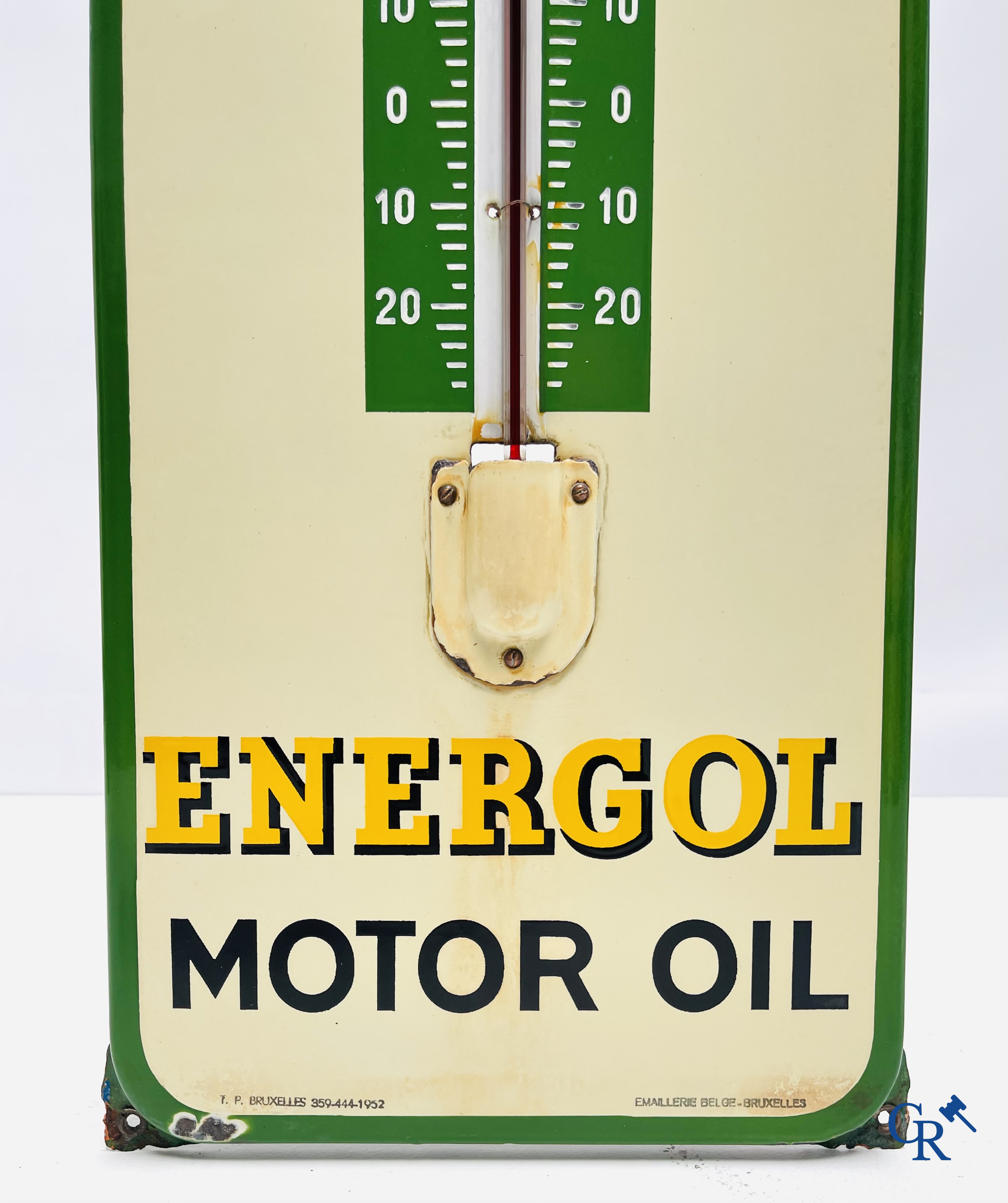 BP Motor Oil. Emaille reclamebord met ingewerkte thermometer voor BP motorolie. Emaillerie Belge Bruxelles, 1952.