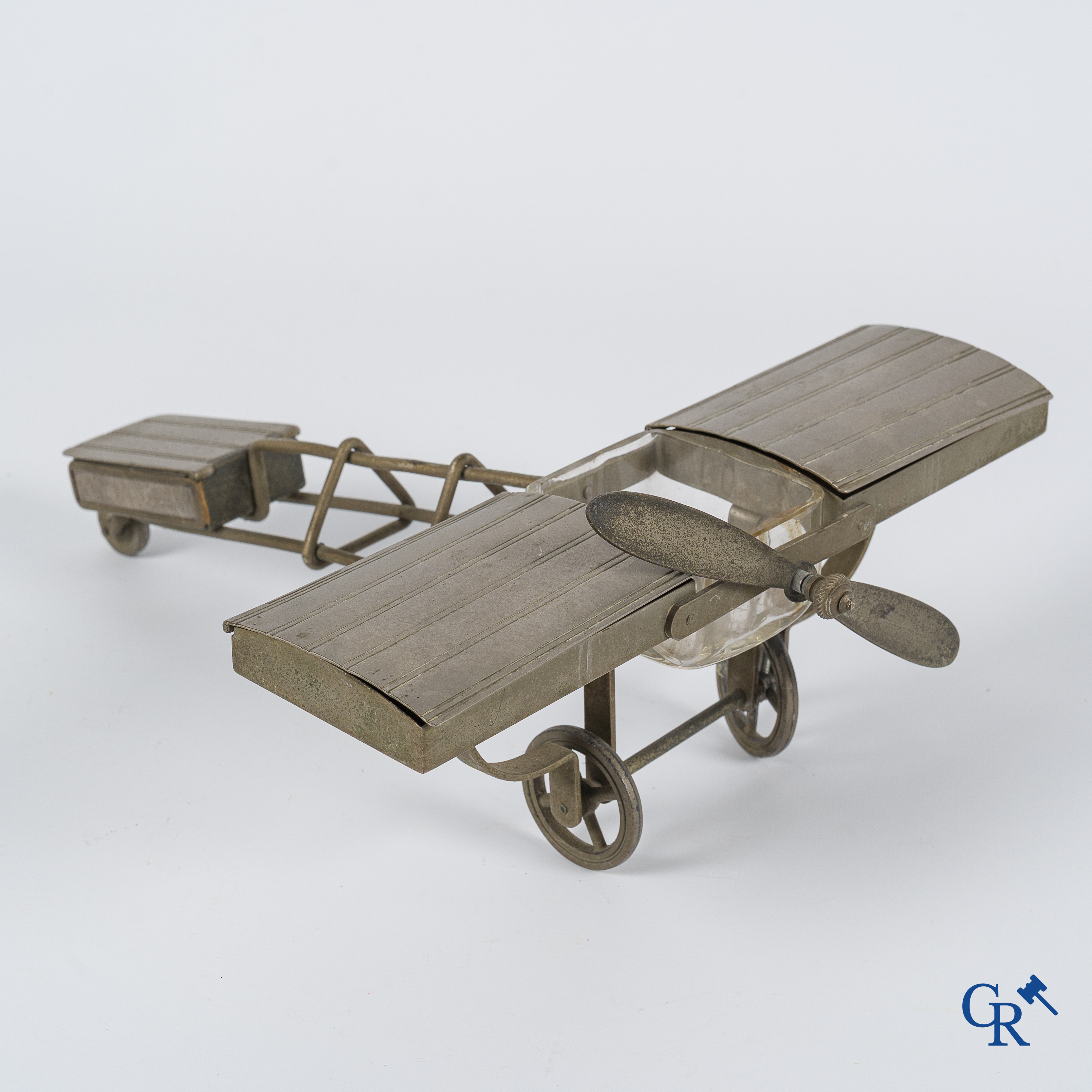 Aéronautica. Monoplane, type Blériot XI. Rokersset met pyrogène. Koper, messing en kristal. Frankrijk, circa 1910-1920.
