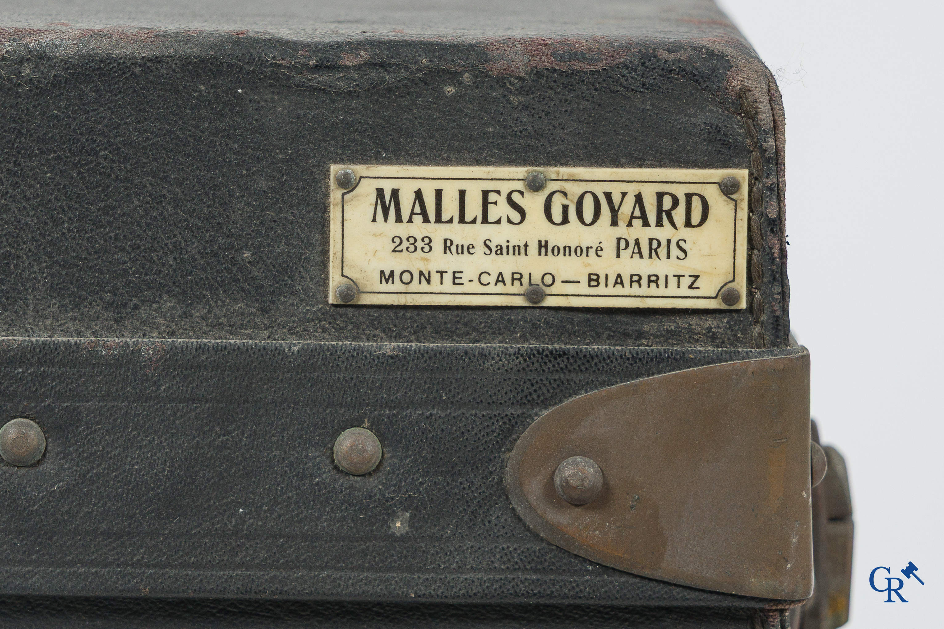 Malles Goyard, 233 Rue Saint Honoré, Paris. 2 Autokoffers in zwart leder. Circa 1930.