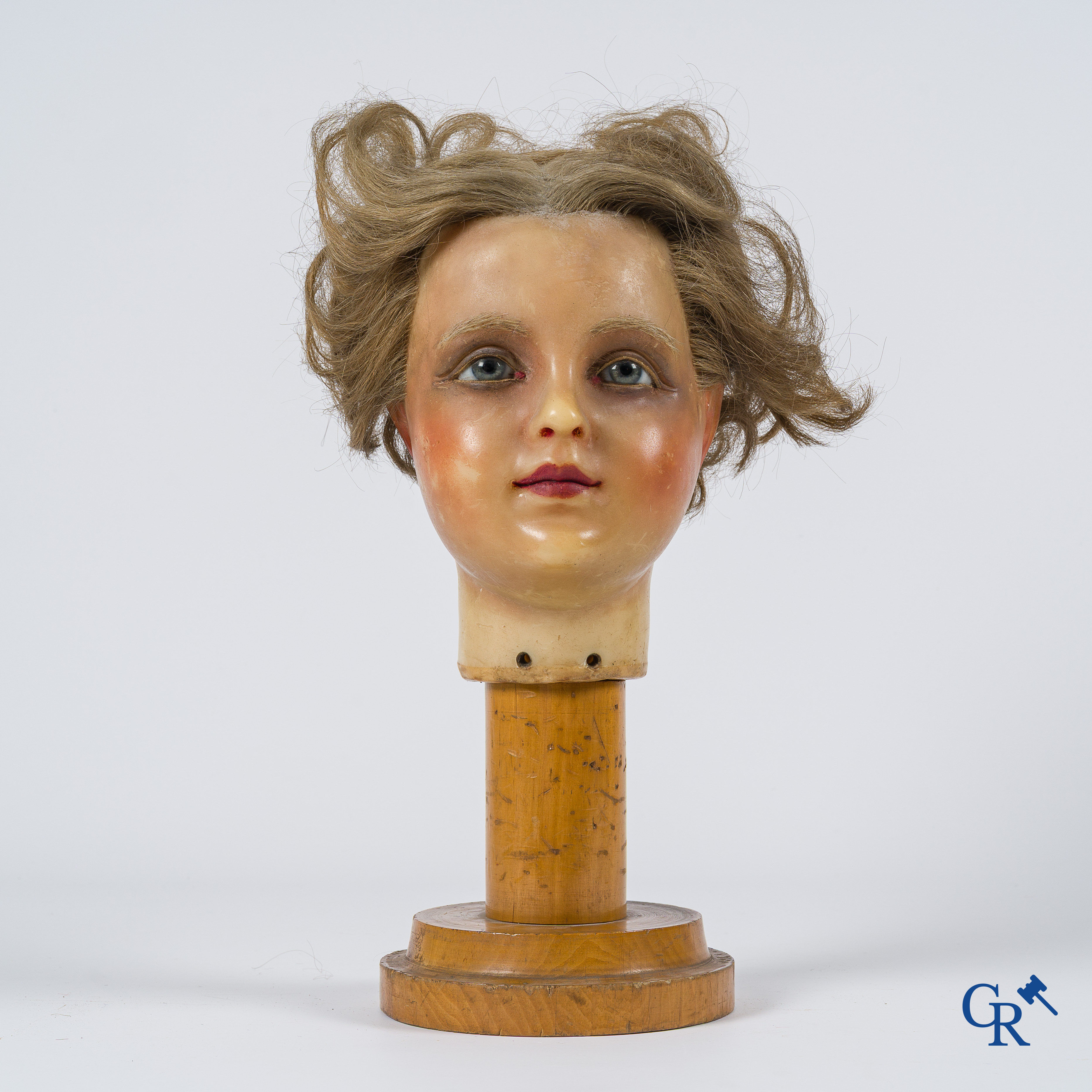 Hoofd in was met glazen ogen voor een kindermannequin. Hoogstwaarschijnlijk Pierre Imans. Circa 1900.