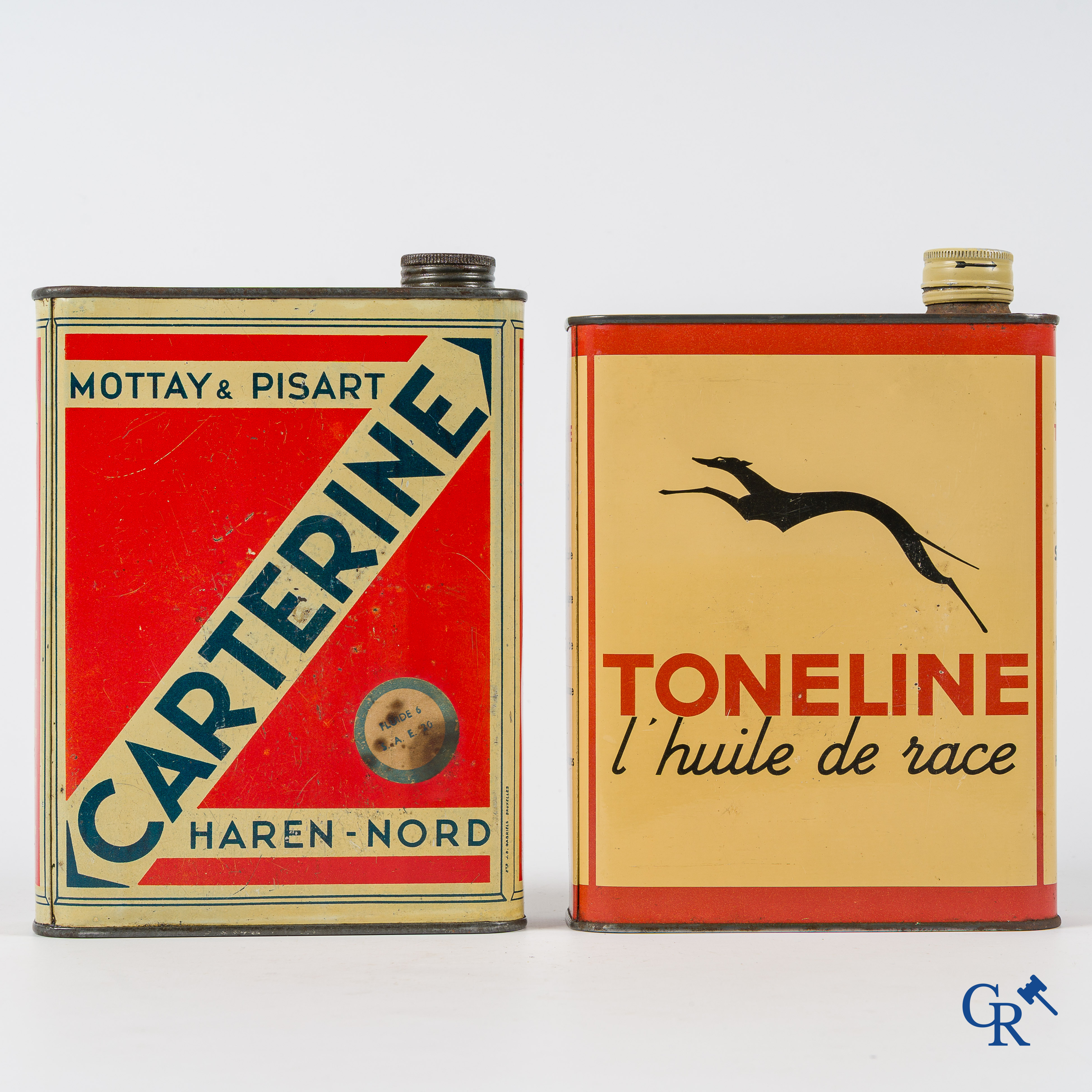 Automobilia. 2 olieblikken. Toneline en een zeldzaam olieblik Carterine. Circa 1940-1950.