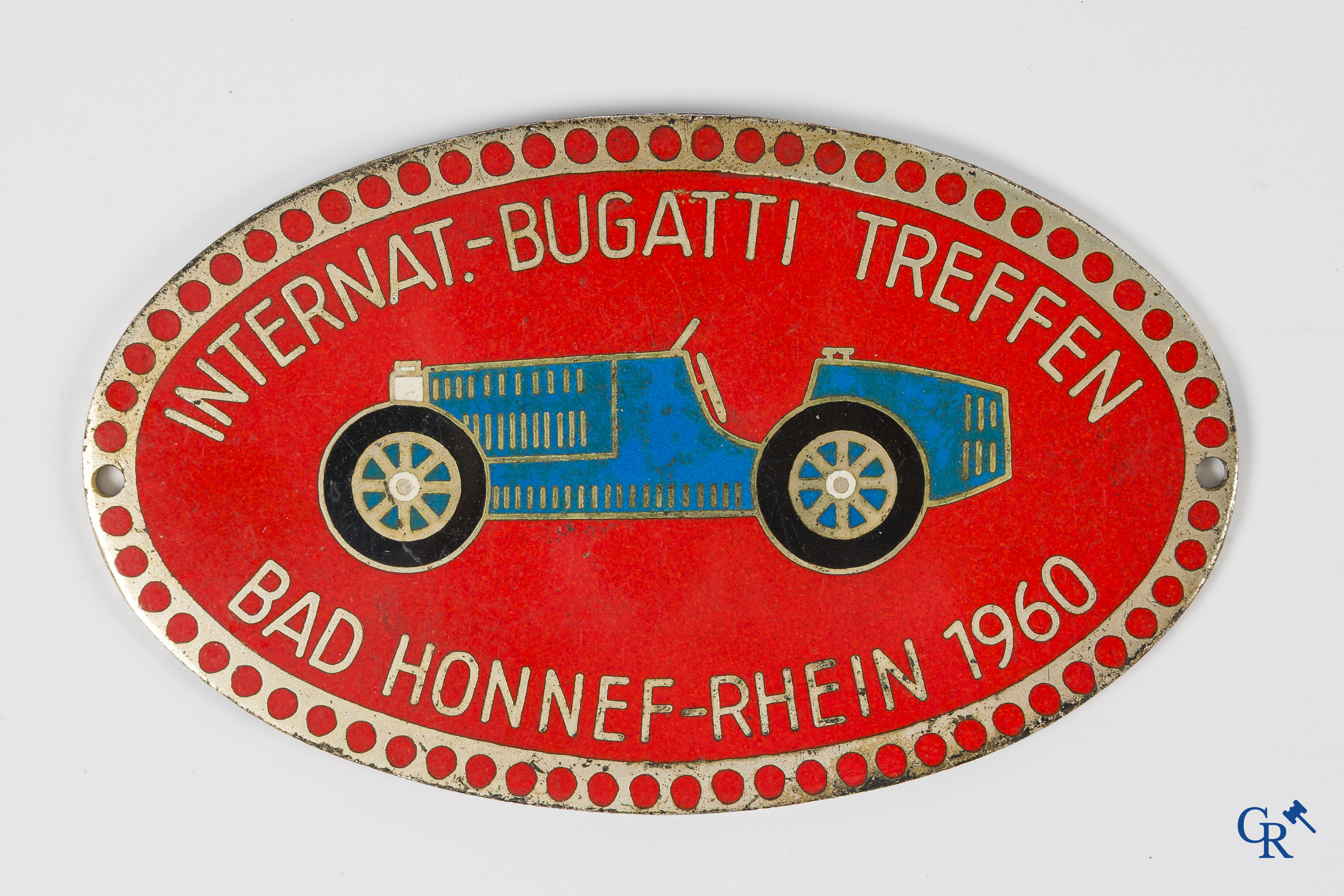 Bugatti, 2 originele Bugatti-club badges of grille tekens. Gemerkt F. Hofstätter, Bonn. Circa 1960.