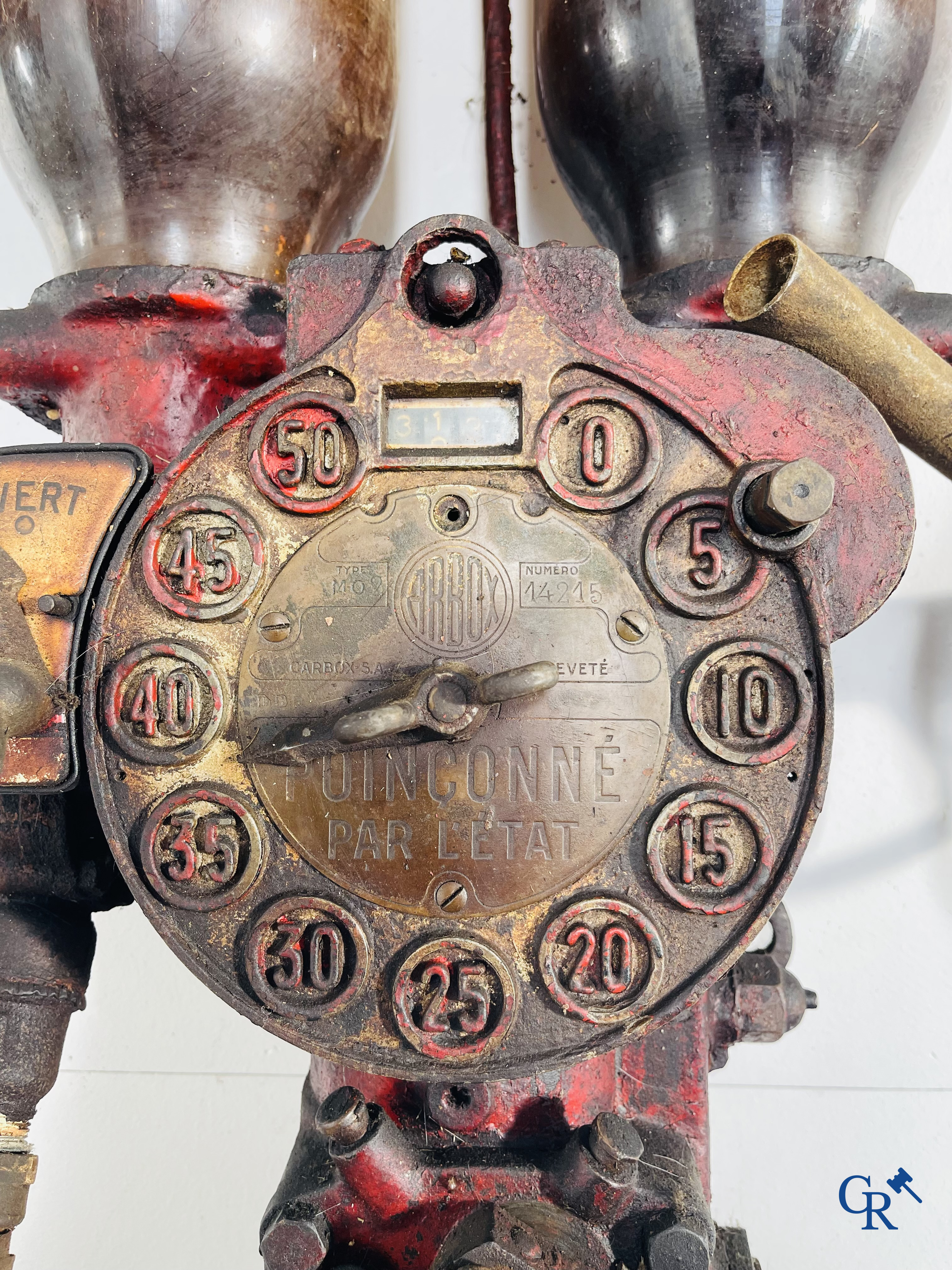 Automobilia. 20'er jaren benzinepomp in originele staat met globes in glas. Carbox S.A.