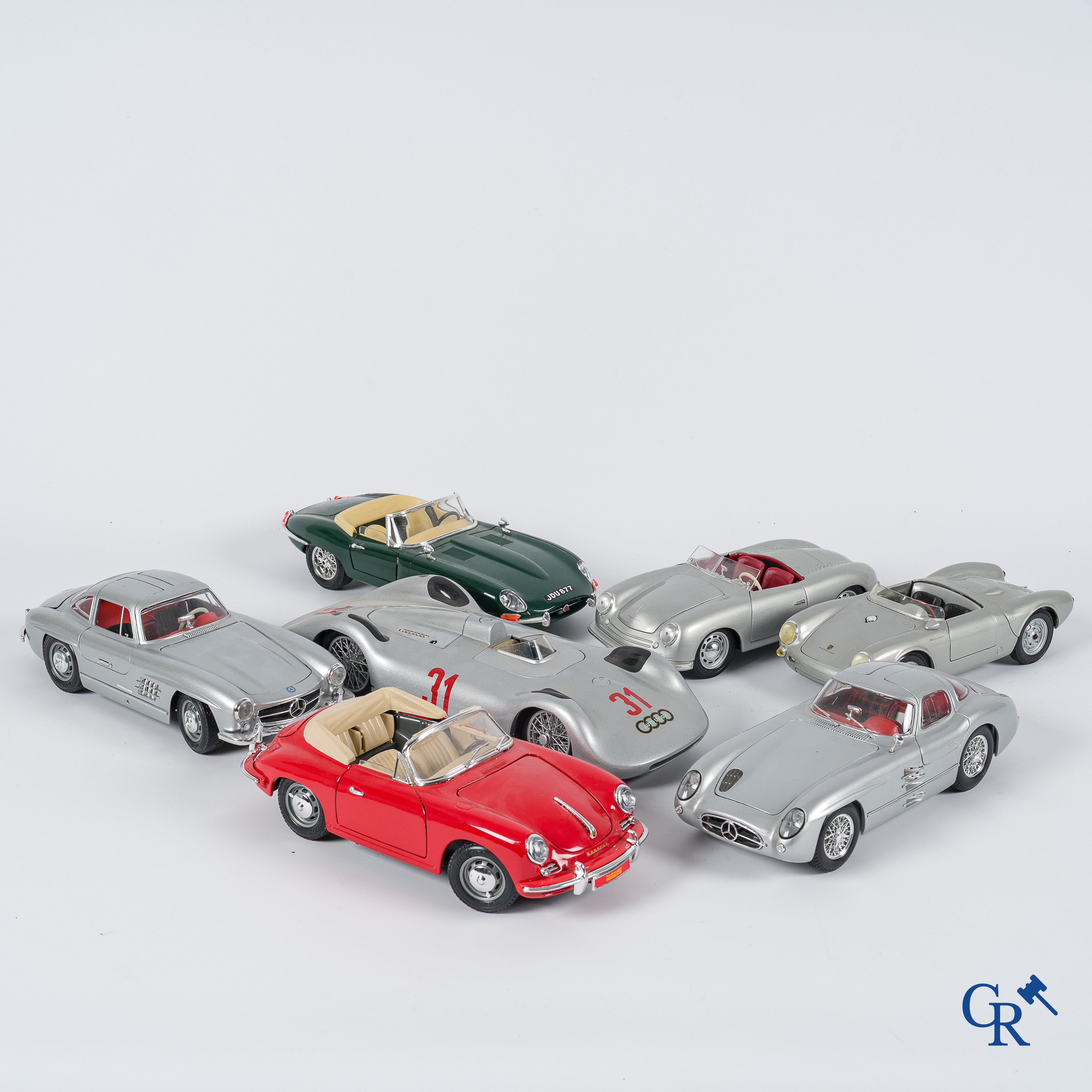 Automobilia. 7 schaalmodel oldtimers 1/18, Burago, Maisto, Revell. Mercedes, Porsche, Auto Union, Jaguar E Type.