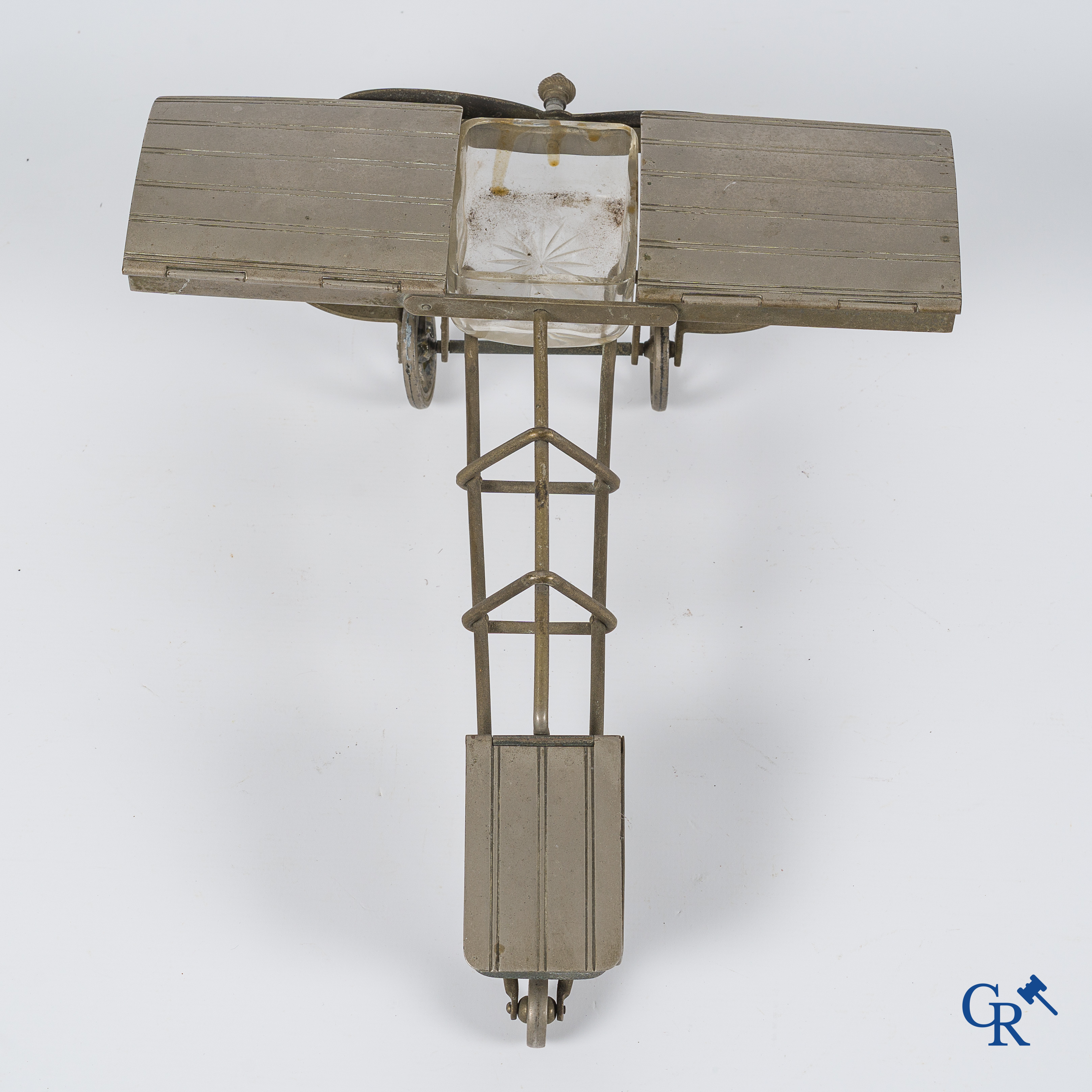 Aéronautica. Monoplane, type Blériot XI. Rokersset met pyrogène. Koper, messing en kristal. Frankrijk, circa 1910-1920.