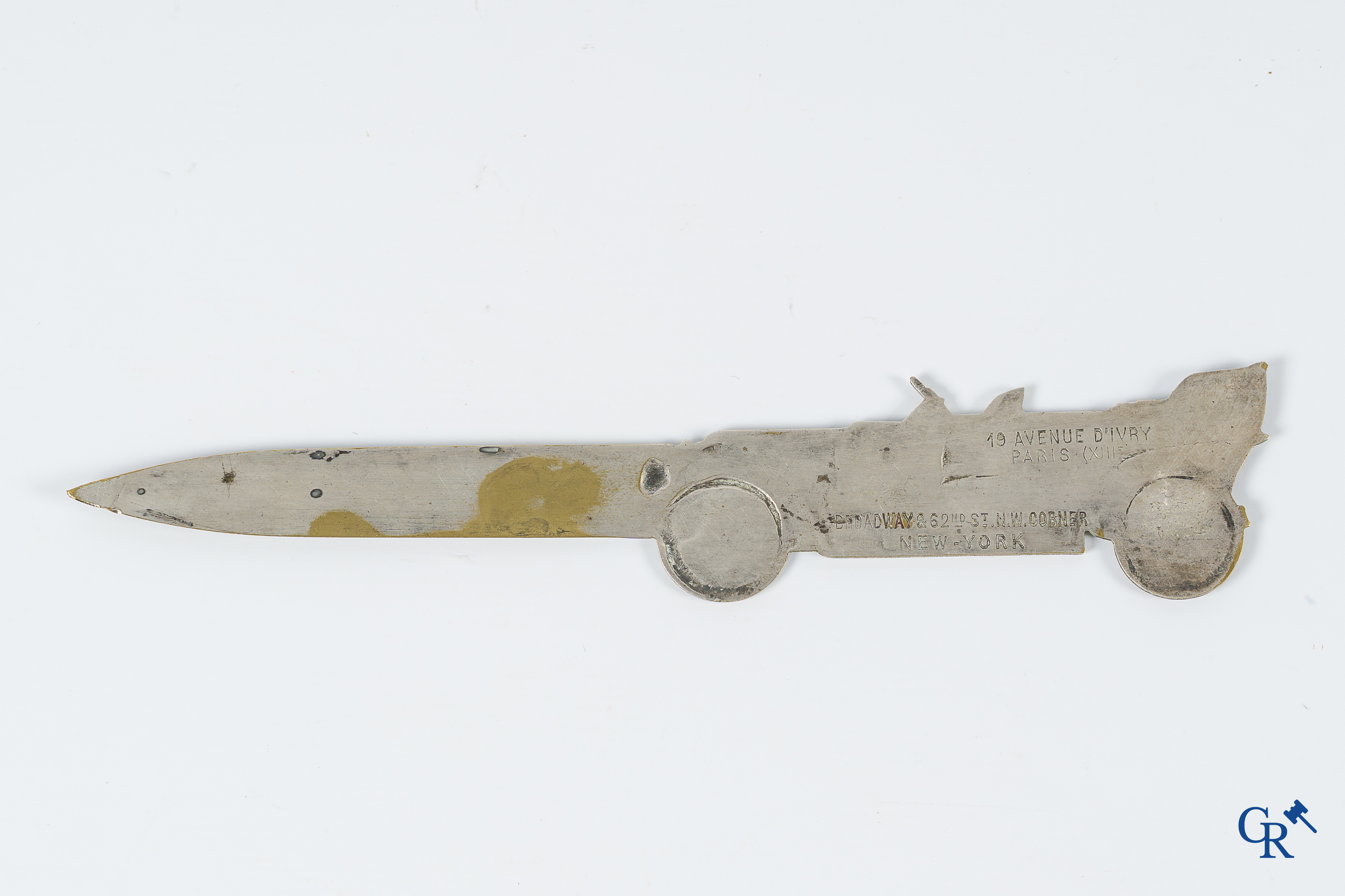 Panhard et Levassor. Briefopener in fijn geciseleerd en verzilverd brons. Circa 1920-1930.