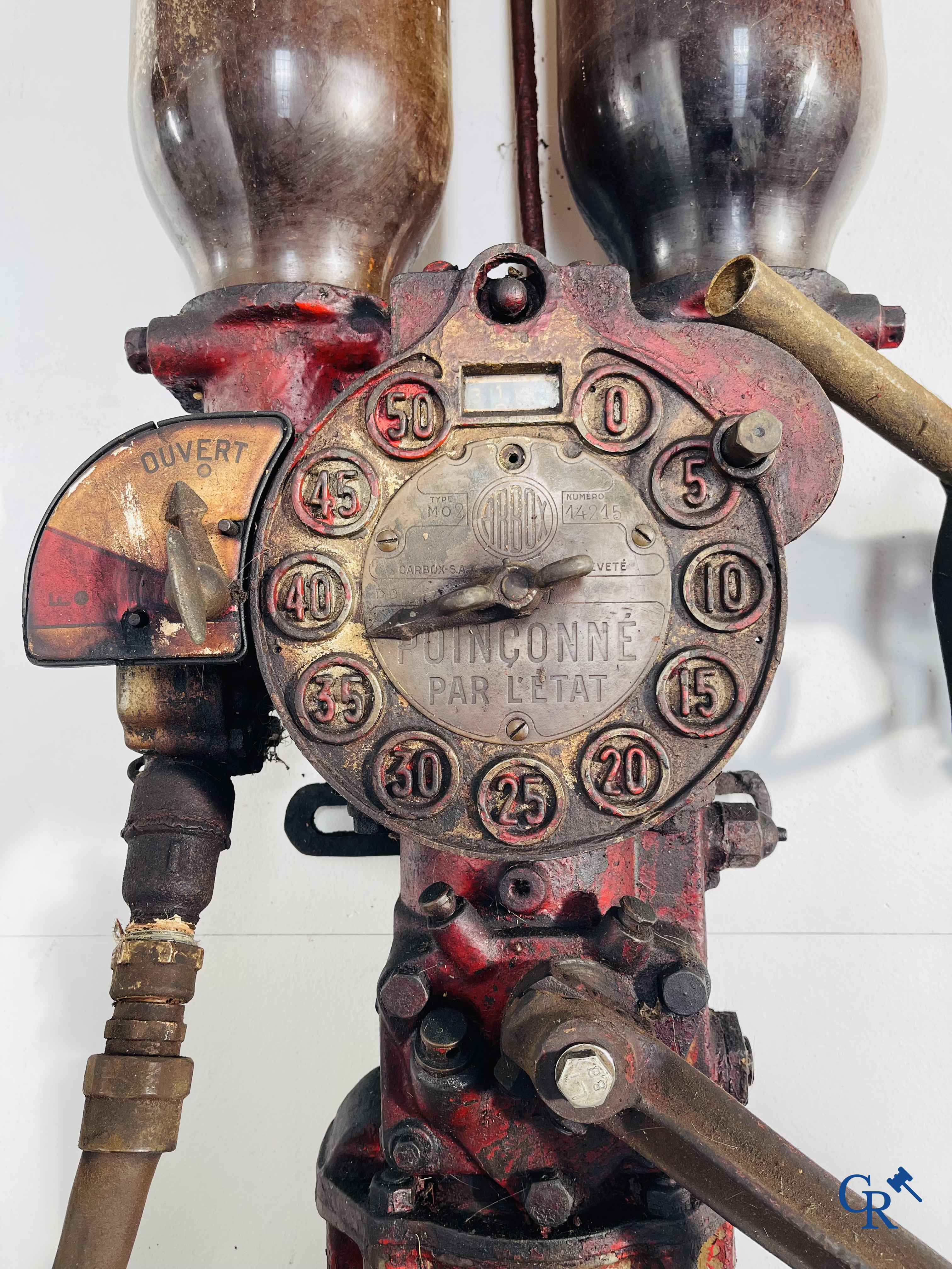 Automobilia. 20'er jaren benzinepomp in originele staat met globes in glas. Carbox S.A.