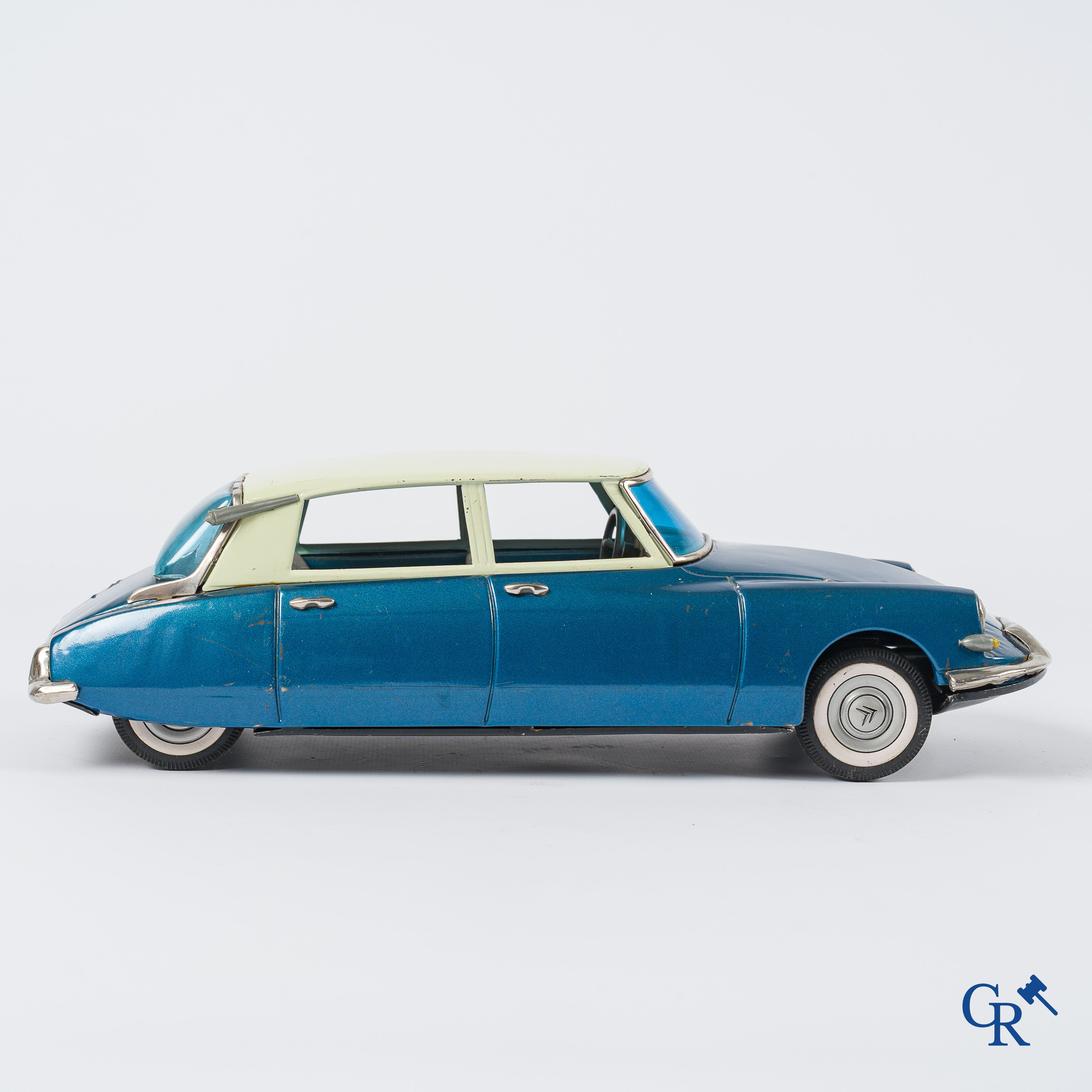 Oud speelgoed. Bandaï Japan, Citroen DS-19 modelauto in beschilderd blik. Jaren '60.