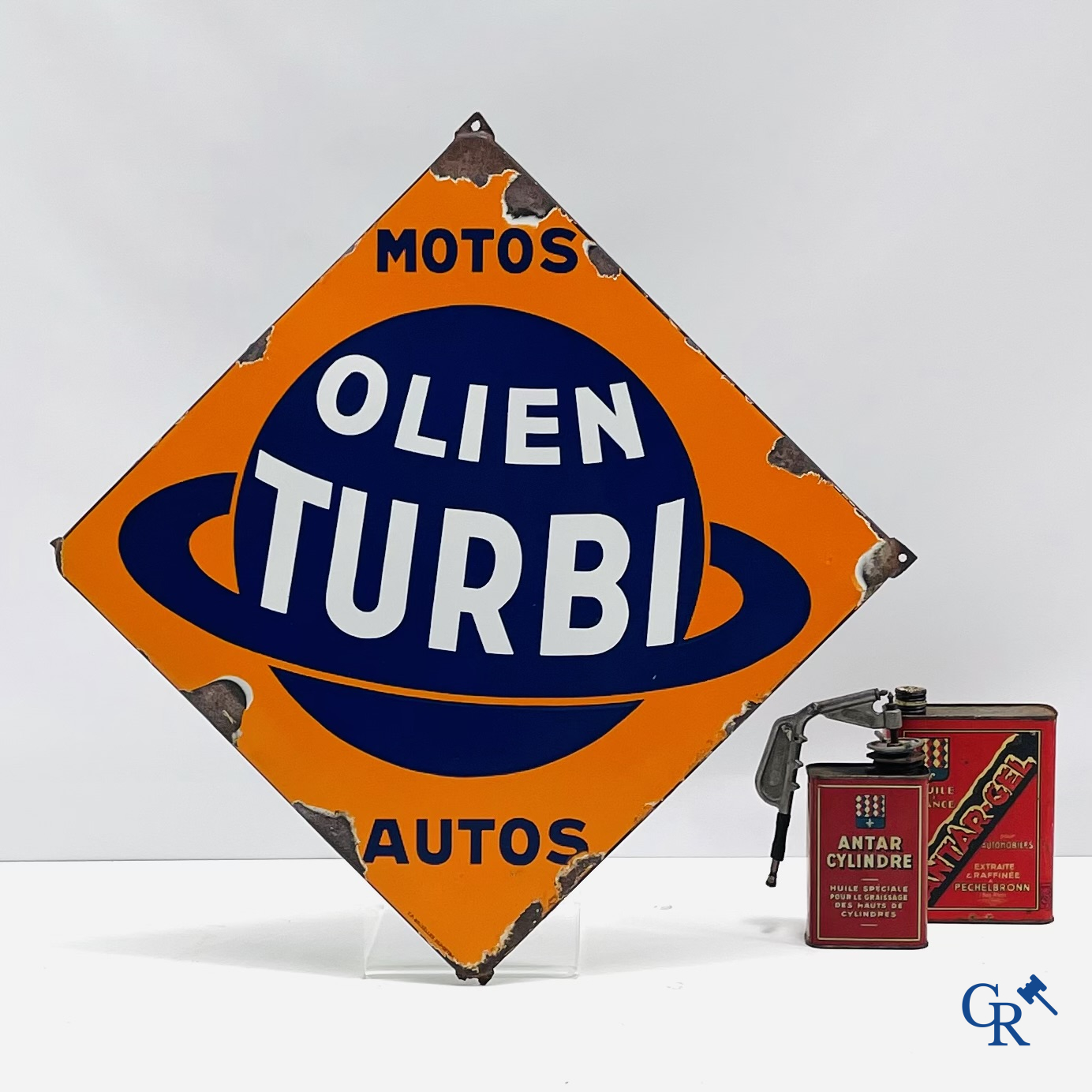 Oliën Turbi. Emaille reclamebord voor motor- en auto olie van het merk Turbi. '40-er jaren.