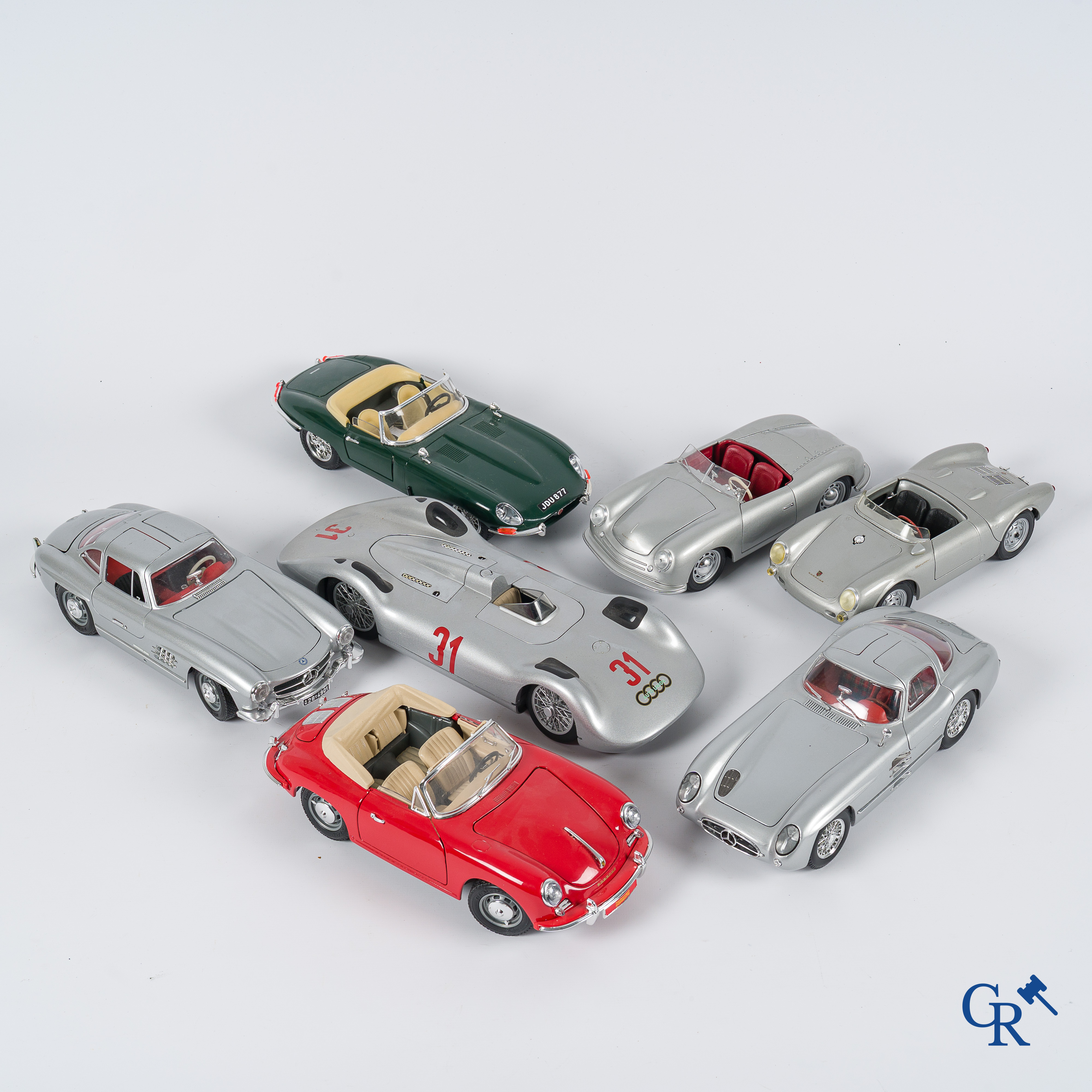 Automobilia. 7 schaalmodel oldtimers 1/18, Burago, Maisto, Revell. Mercedes, Porsche, Auto Union, Jaguar E Type.