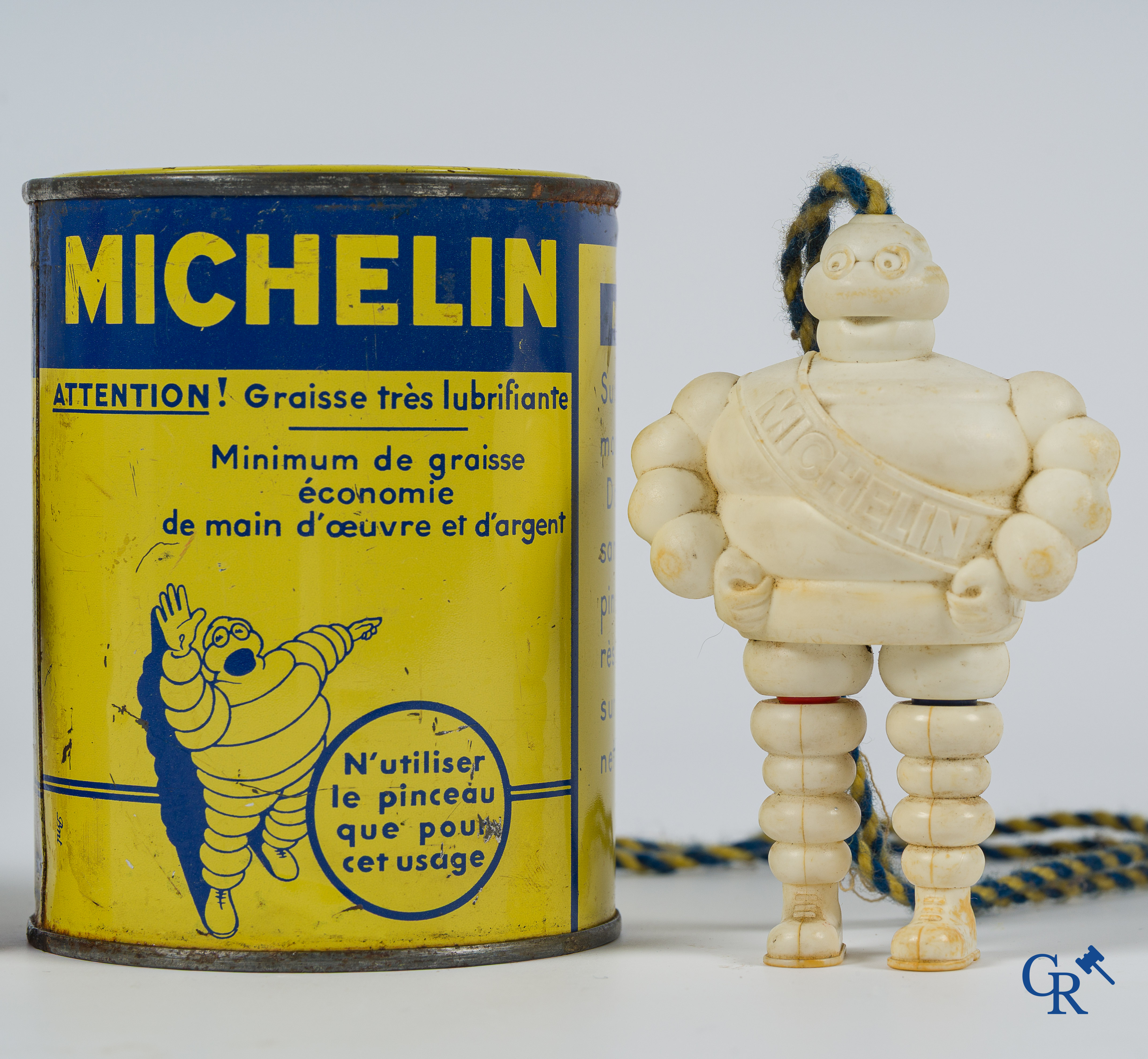 Michelin. Lot Michelin blikdozen circa 1900 en andere. Code Naviger, Panelle, Bidendum meetinstrument.