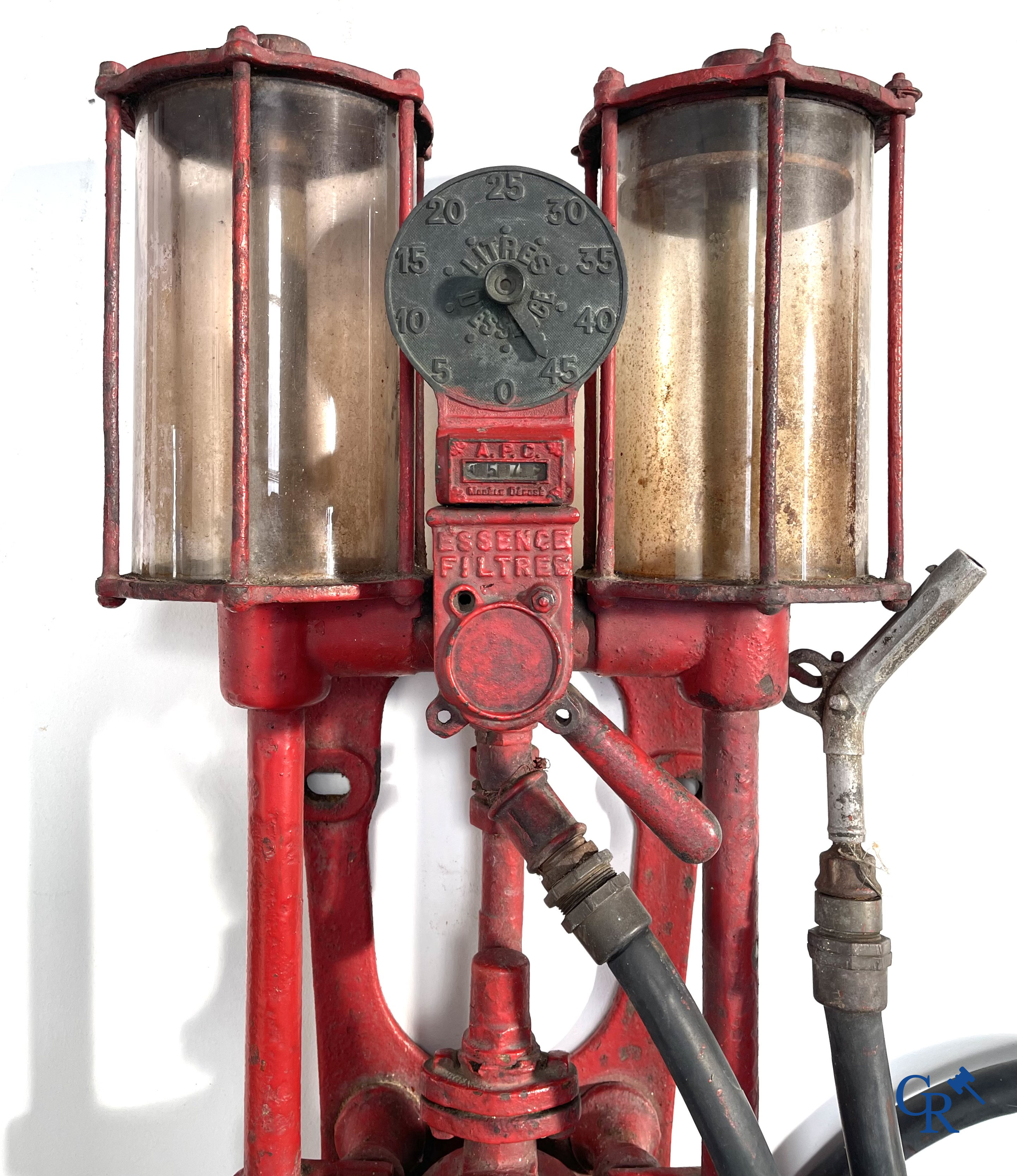 Automobilia. 20'er jaren benzinepomp in originele staat met globes in glas. Belgische makelij, Antwerpen.