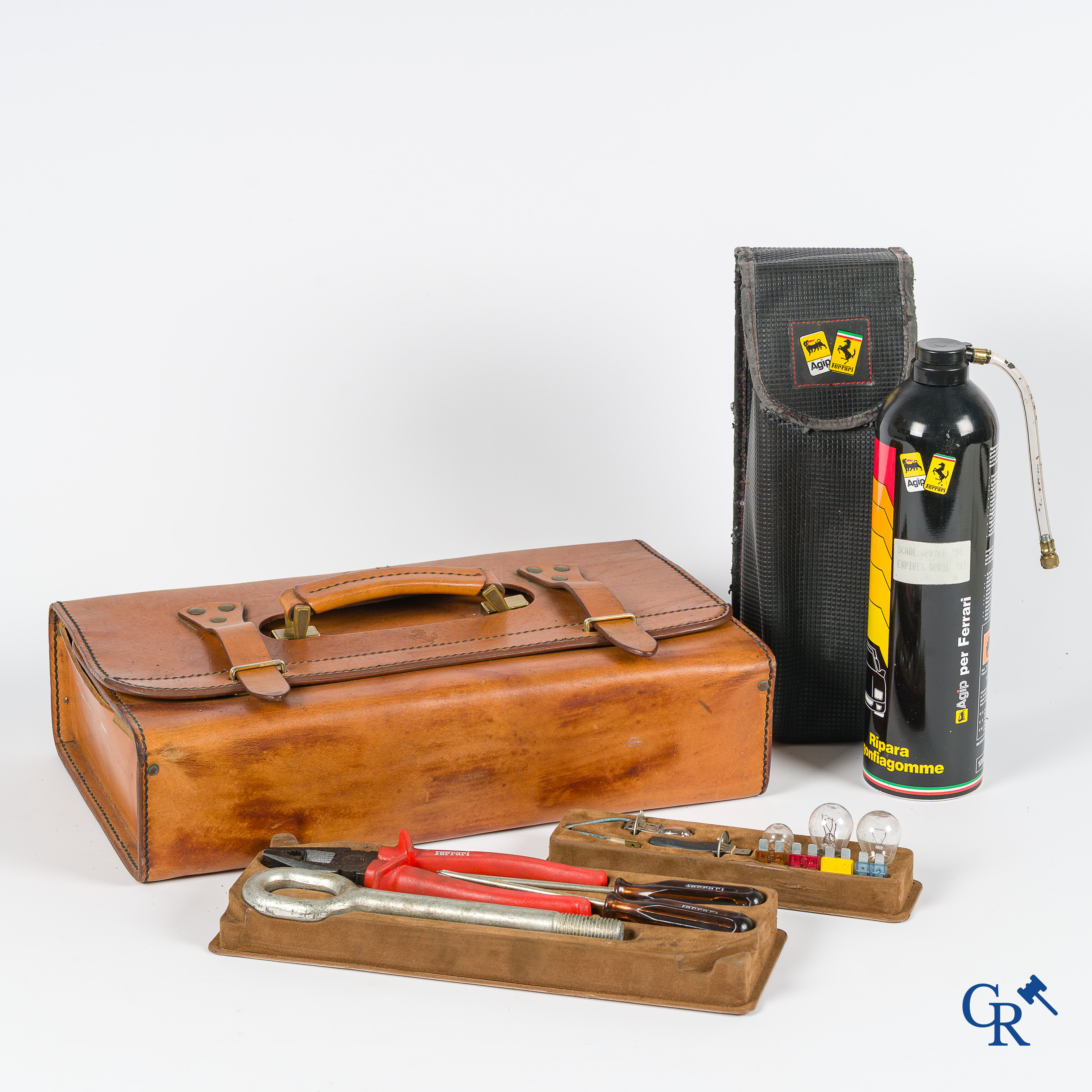 Ferrari 348/F355 toolkit in handgemaakte leder koffer door Schedoni, Modena met het Cavallino logo. Jaren '90.