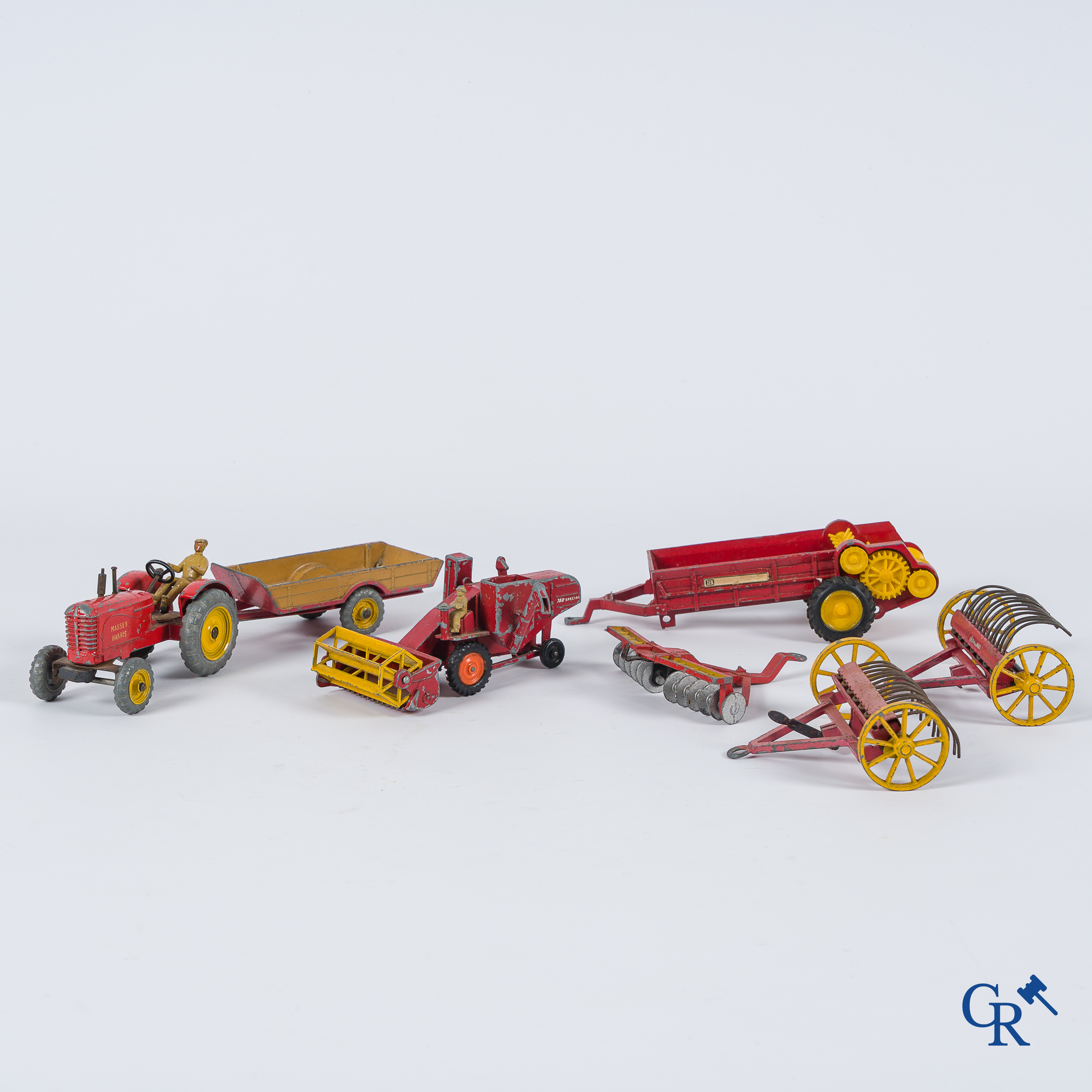 Oud speelgoed. Lot met landbouwvoertuigen. Dinky Toys, Meccano, Lesney enz. (6 stuks)