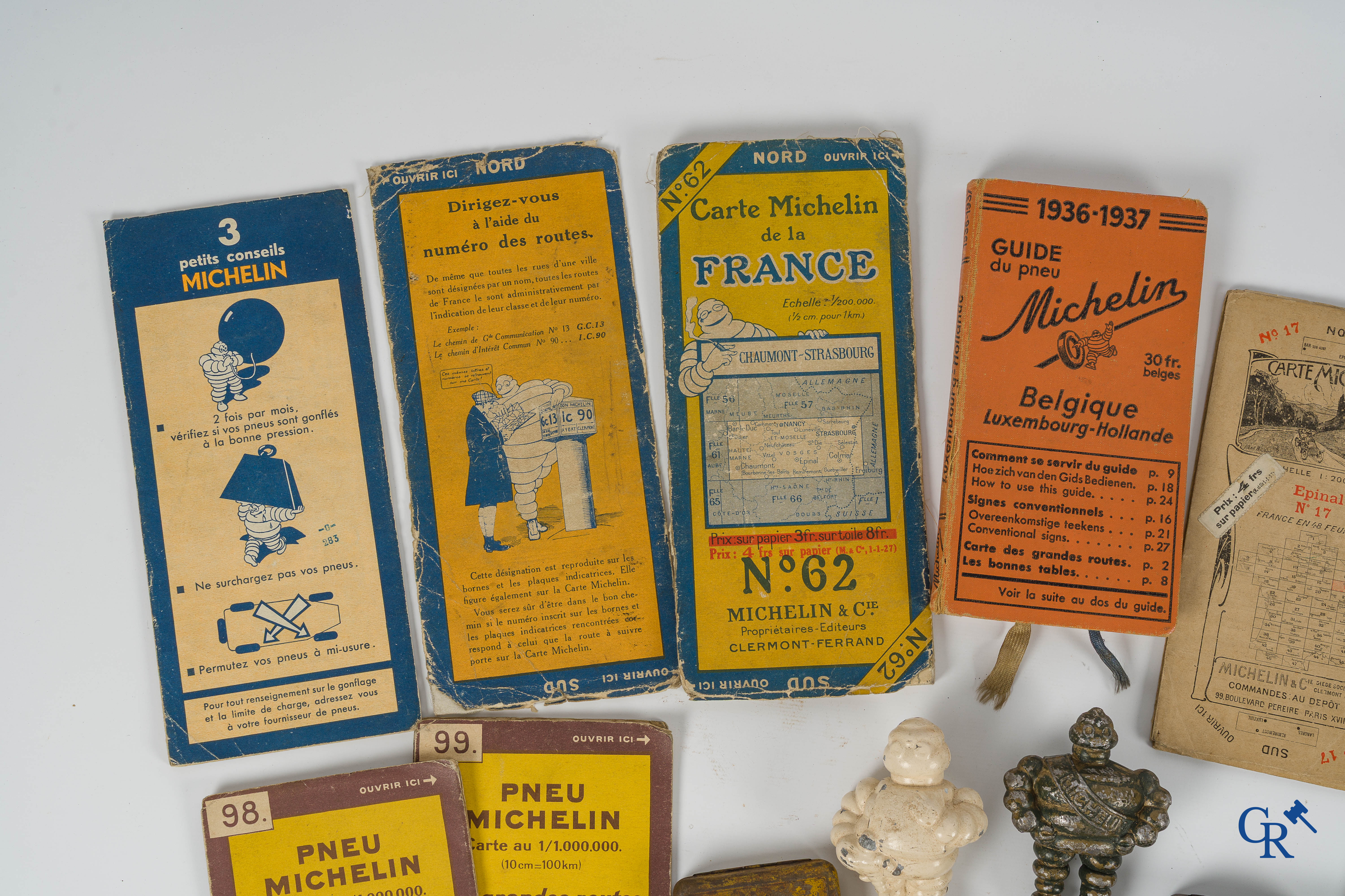 Michelin. Automobilia. Interessant lot met Michelin objecten. Jaren 1920-1930 en later.