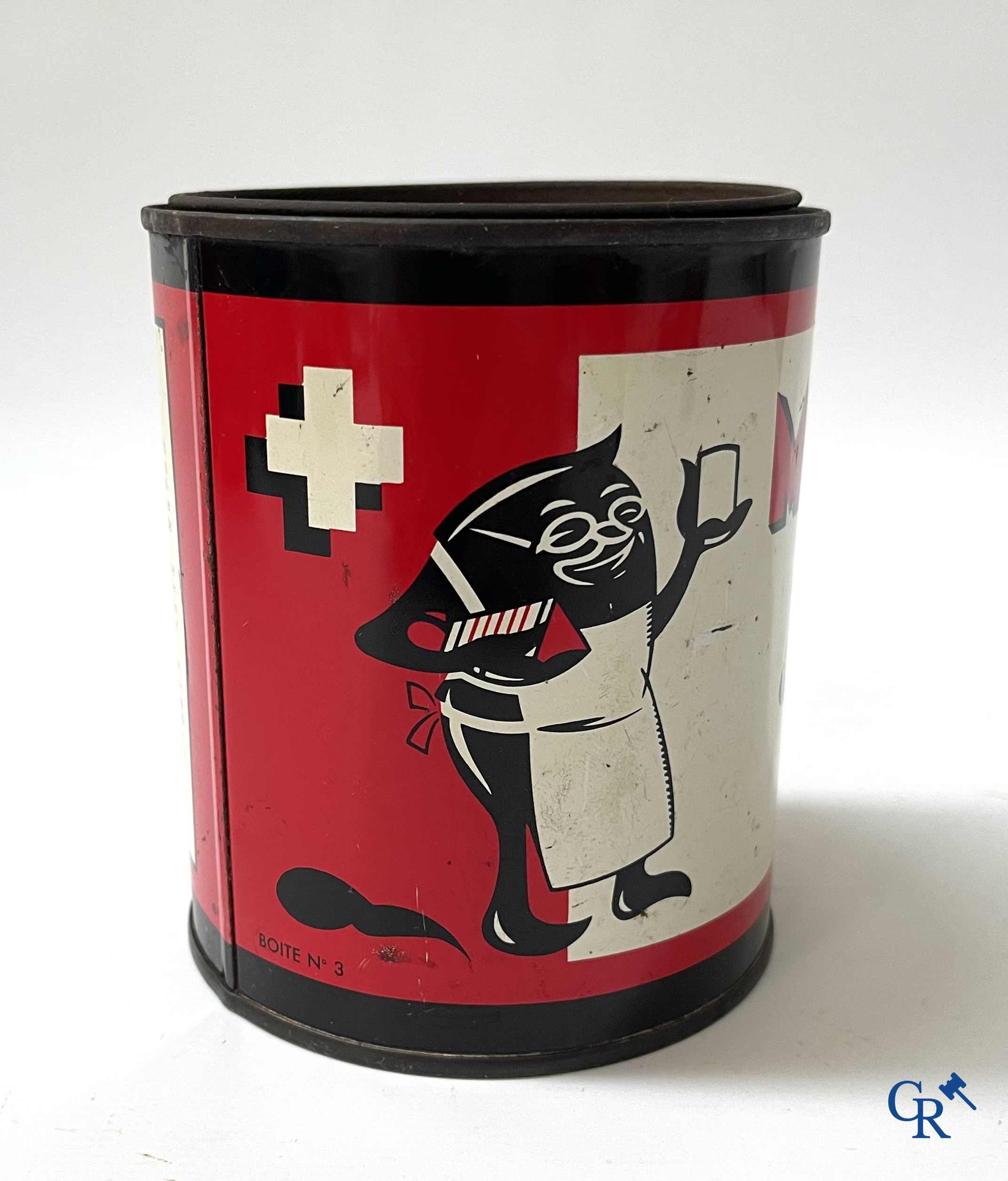 Automobilia. Groot lot olieblikken en andere i.v.m. fietsen, bougies, oliën en andere. Jaren '40-'50-'60.