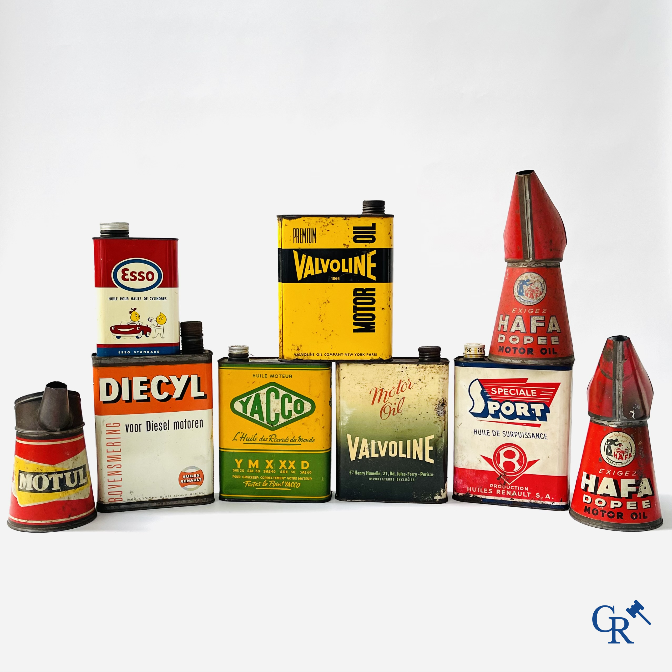 6 Olieblikken, Esso, Renault, Yacco, Valvoline en 3 oliekannen van het merk Hafa Dopee en Motul. Jaren '50-'60.