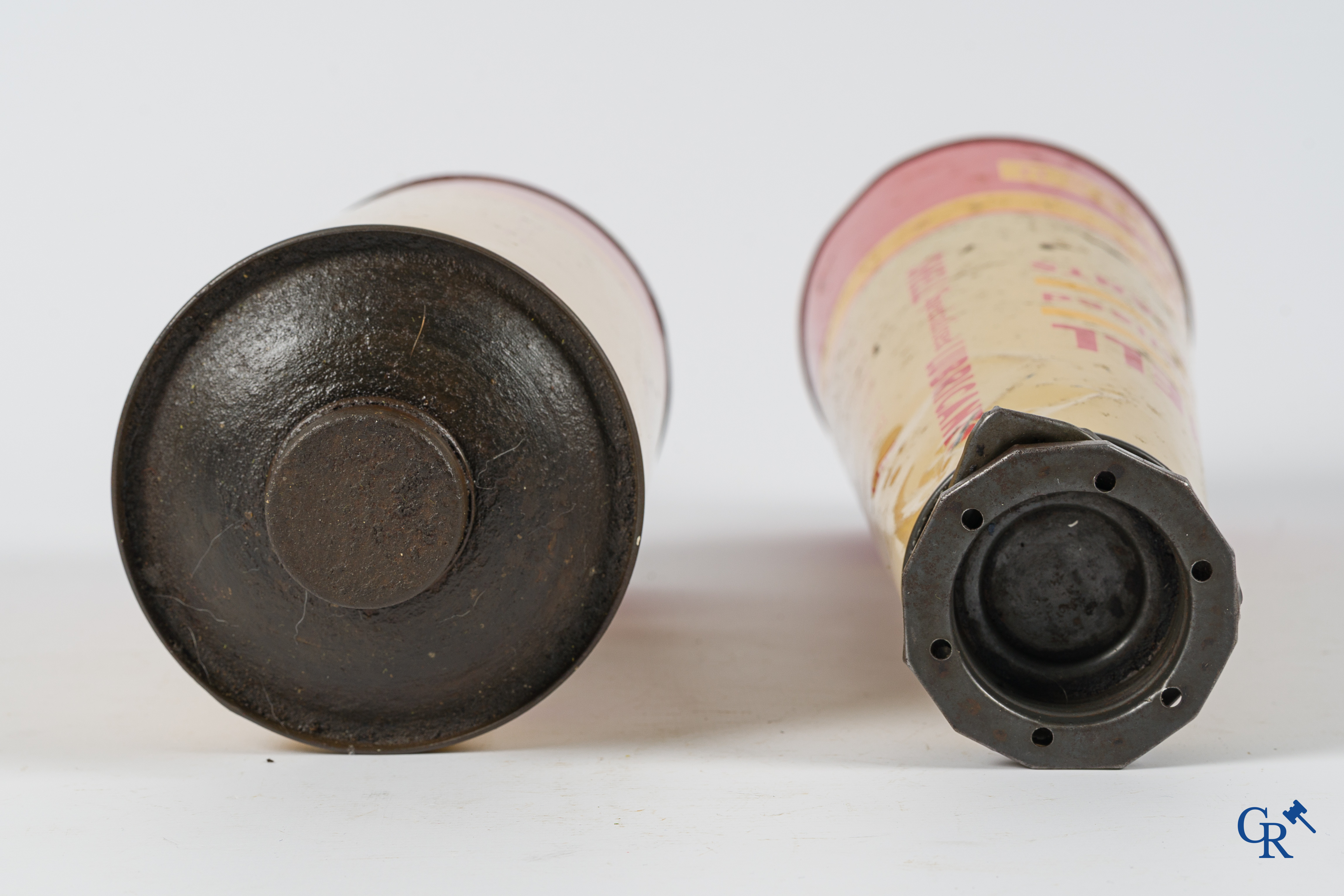 Shell Motor Olie. 2 olieblikken. Shell Donax U 1L. conisch, en Shell Selfmixing 2 Takt. Jaren '40-'50.