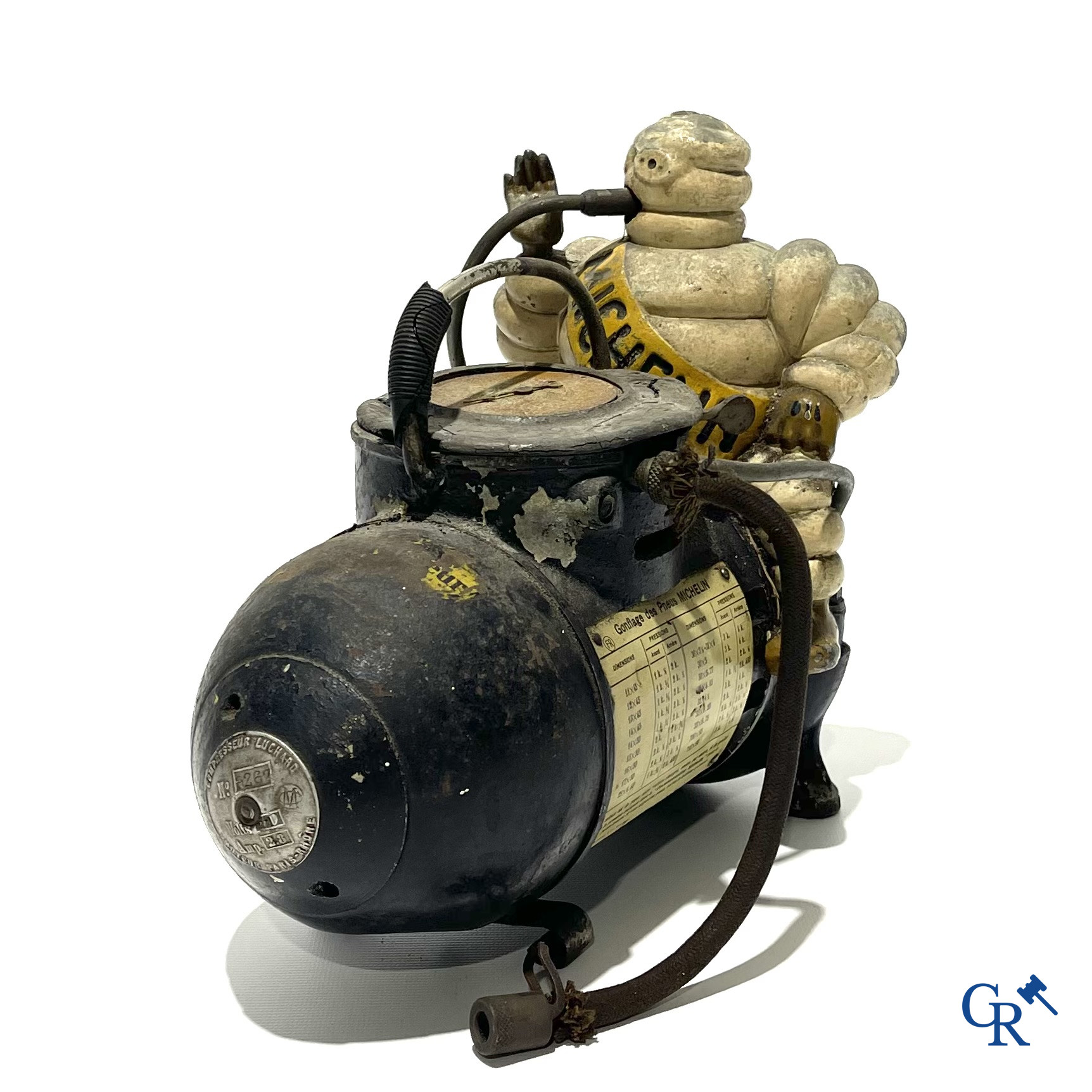 Michelin. Gonfleur met Bibendum in polychroom gietijzer. Compresseur Luchard n°9267. Moteur Paris-Rhône. Circa 1930.