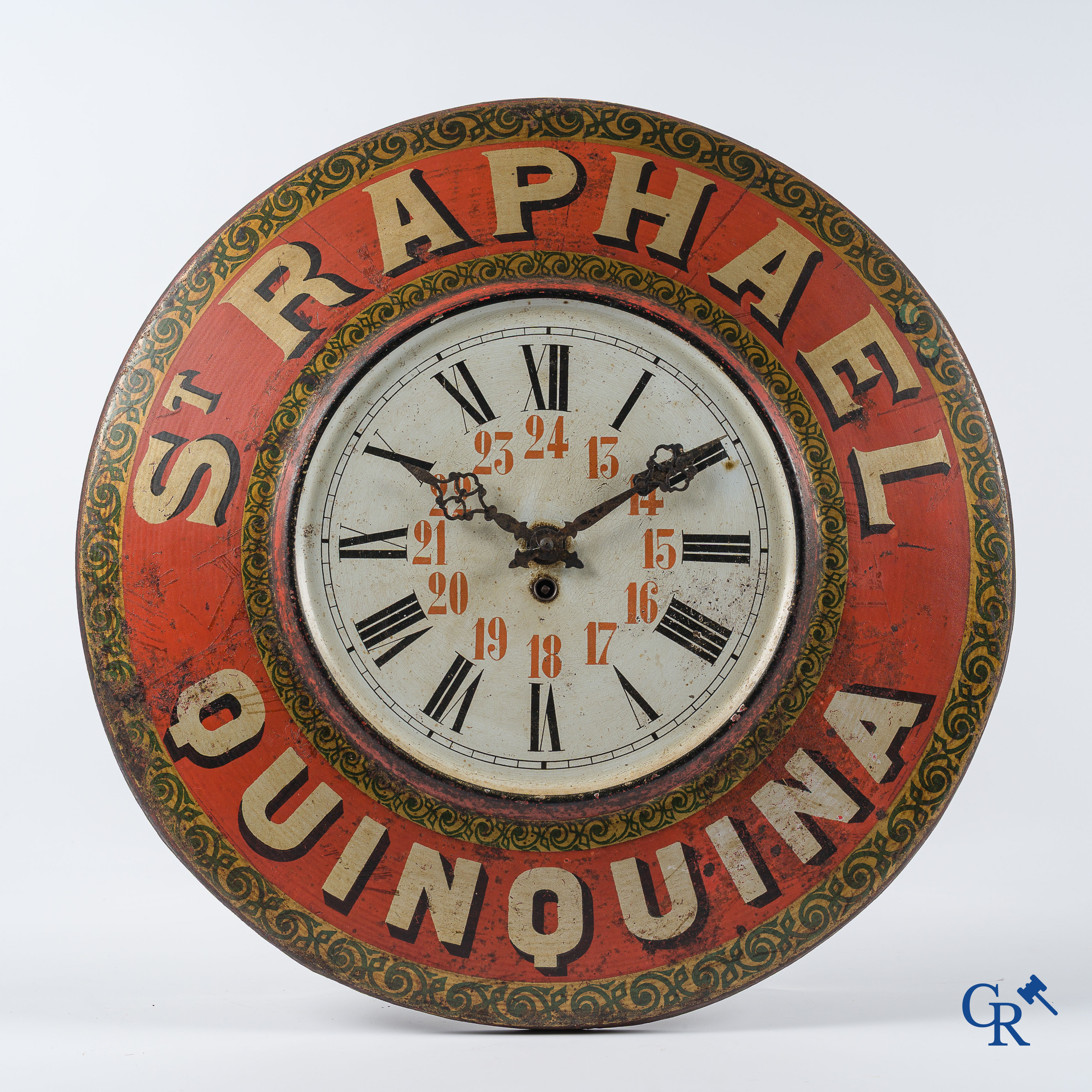St. Raphaël Quinquina, Grote publiciteit muurhorloge in beschilderd blik. Circa 1920.