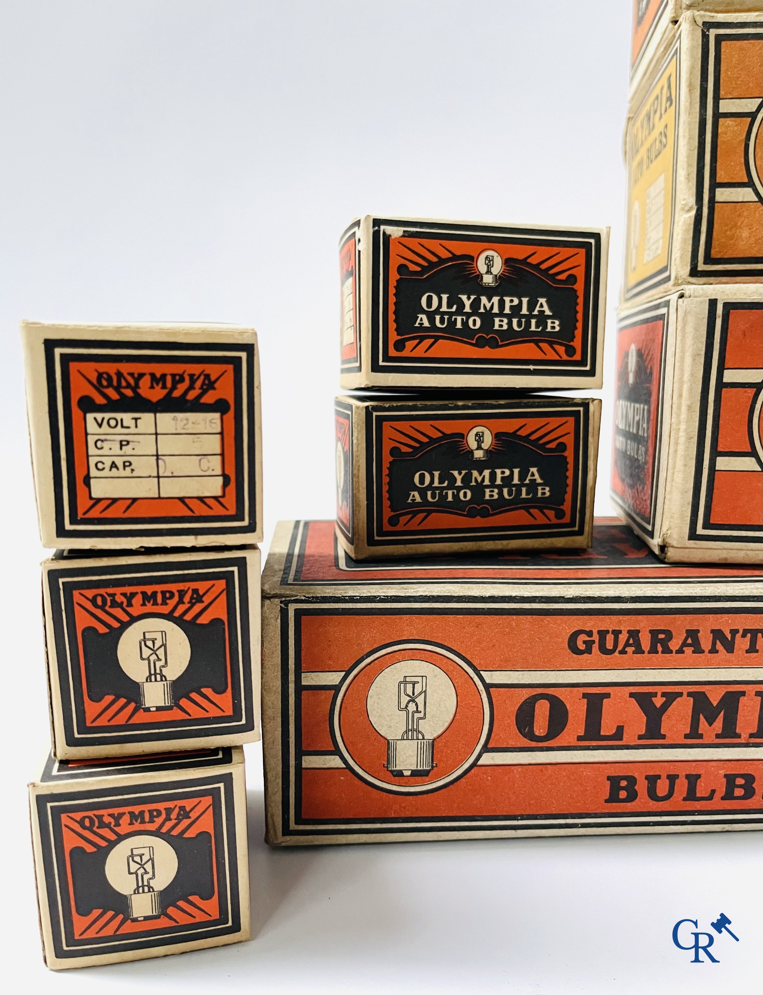 Automobilia, Olympia Auto Bulbs, een lot met 40 autolampen in originele verpakking uit de 30'er jaren.