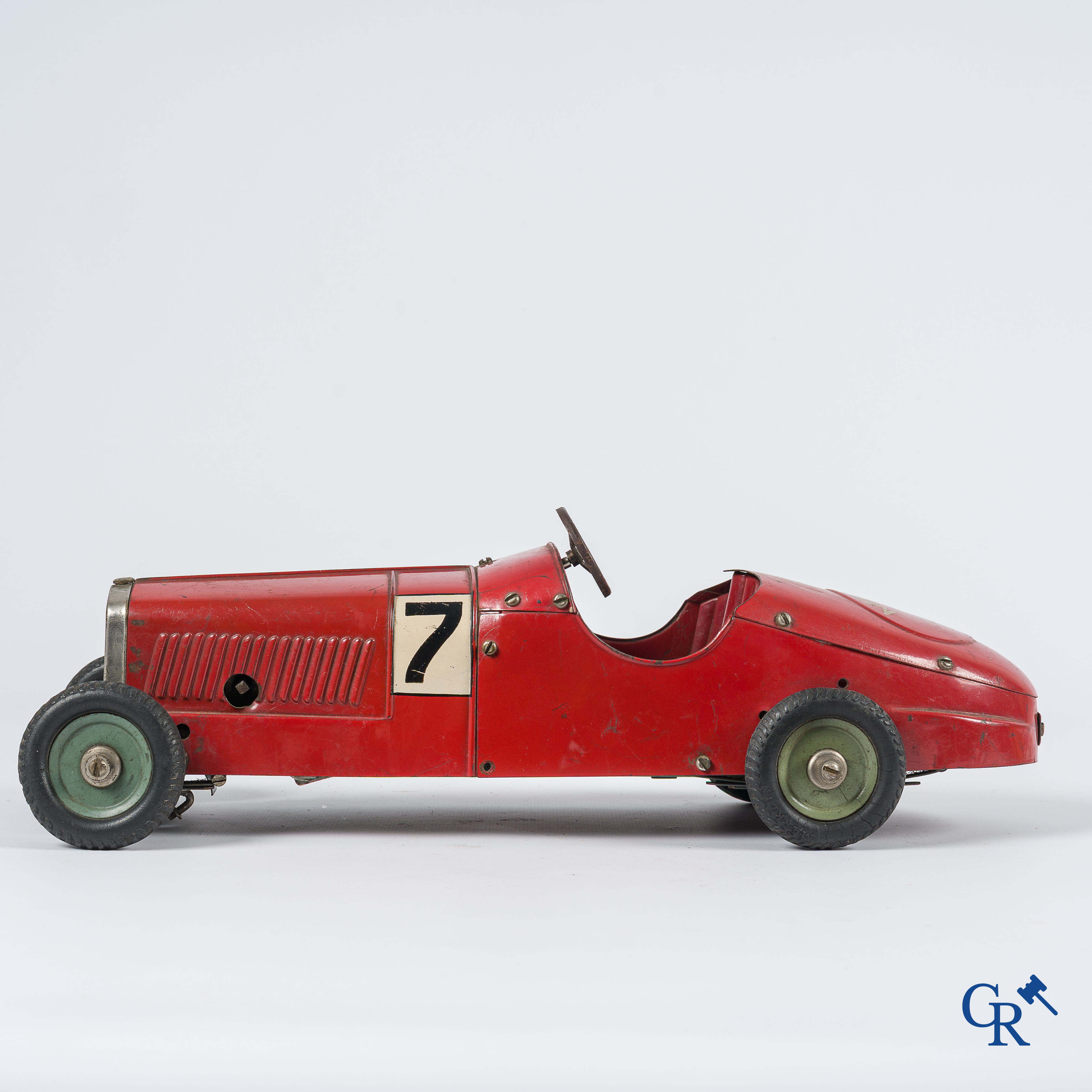 Märklin. Oud speelgoed. Originele opwindbare Mercedes modelauto in beschilderd blik. 30'er jaren.