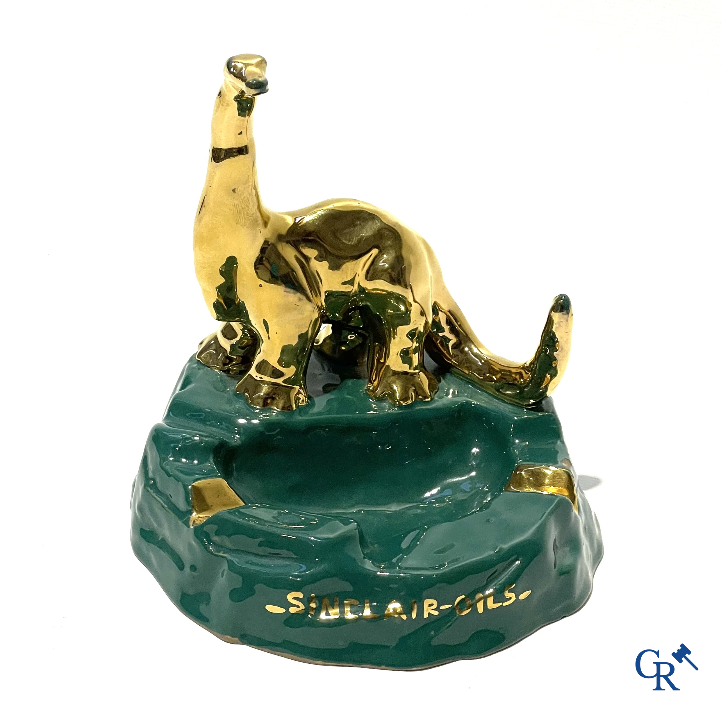 Sinclair. Publiciteitsasbak met een dinosaurus in geëmailleerde faience voor de Sinclair Oil Corporation. 50'er jaren.