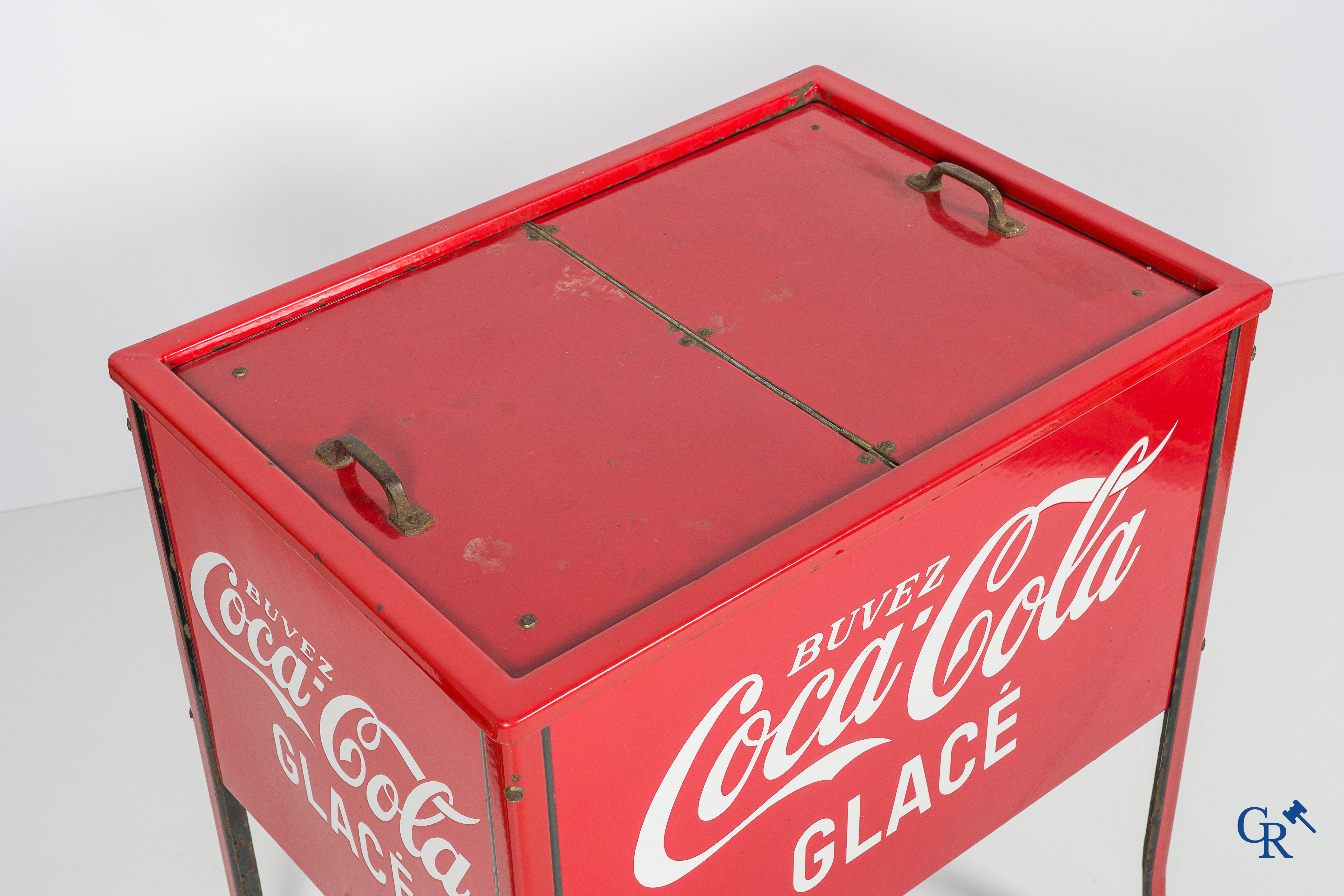 Coca-Cola. Zeldzame ijskoeler in geëmailleerd metaal. Belgische makelij, circa 1940-1950.