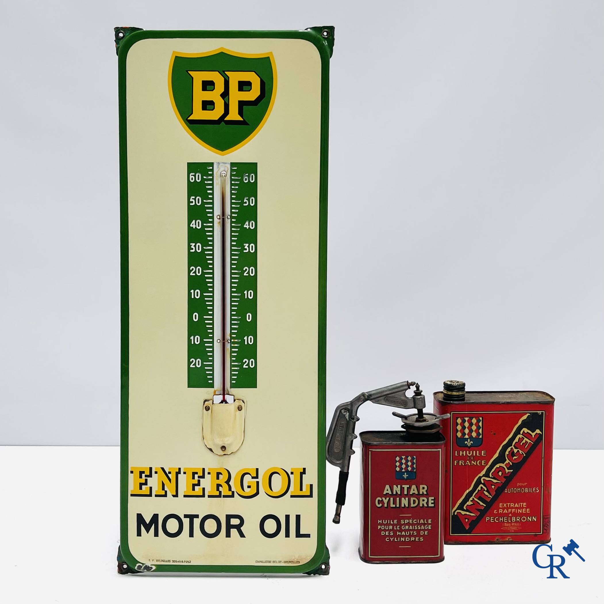 BP Motor Oil. Emaille reclamebord met ingewerkte thermometer voor BP motorolie. Emaillerie Belge Bruxelles, 1952.