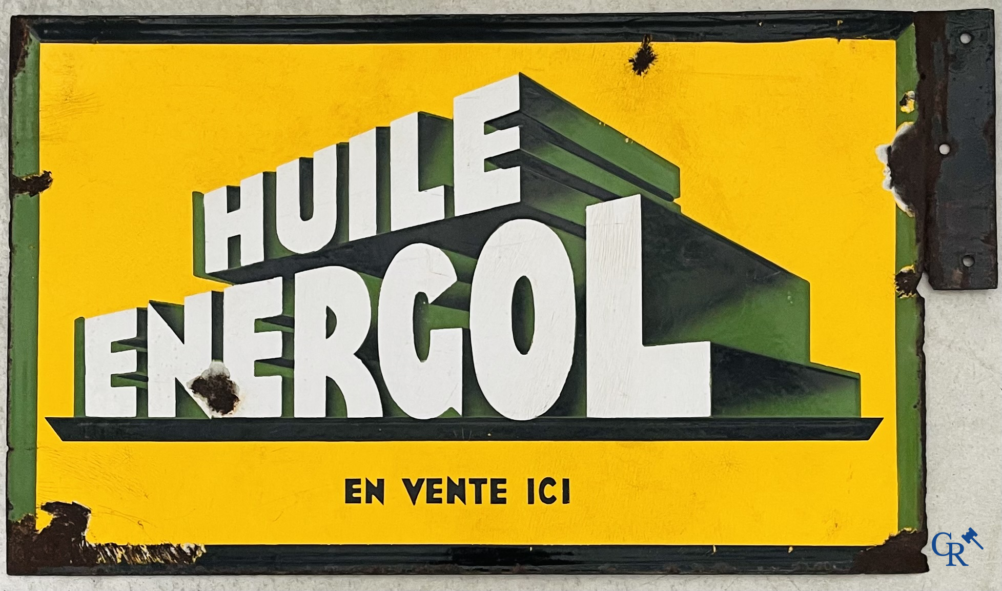 Huile Energol, en vente ici. Dubbelzijdig geëmailleerd uithangsbord voor BP Energol Olie. Jaren '30.