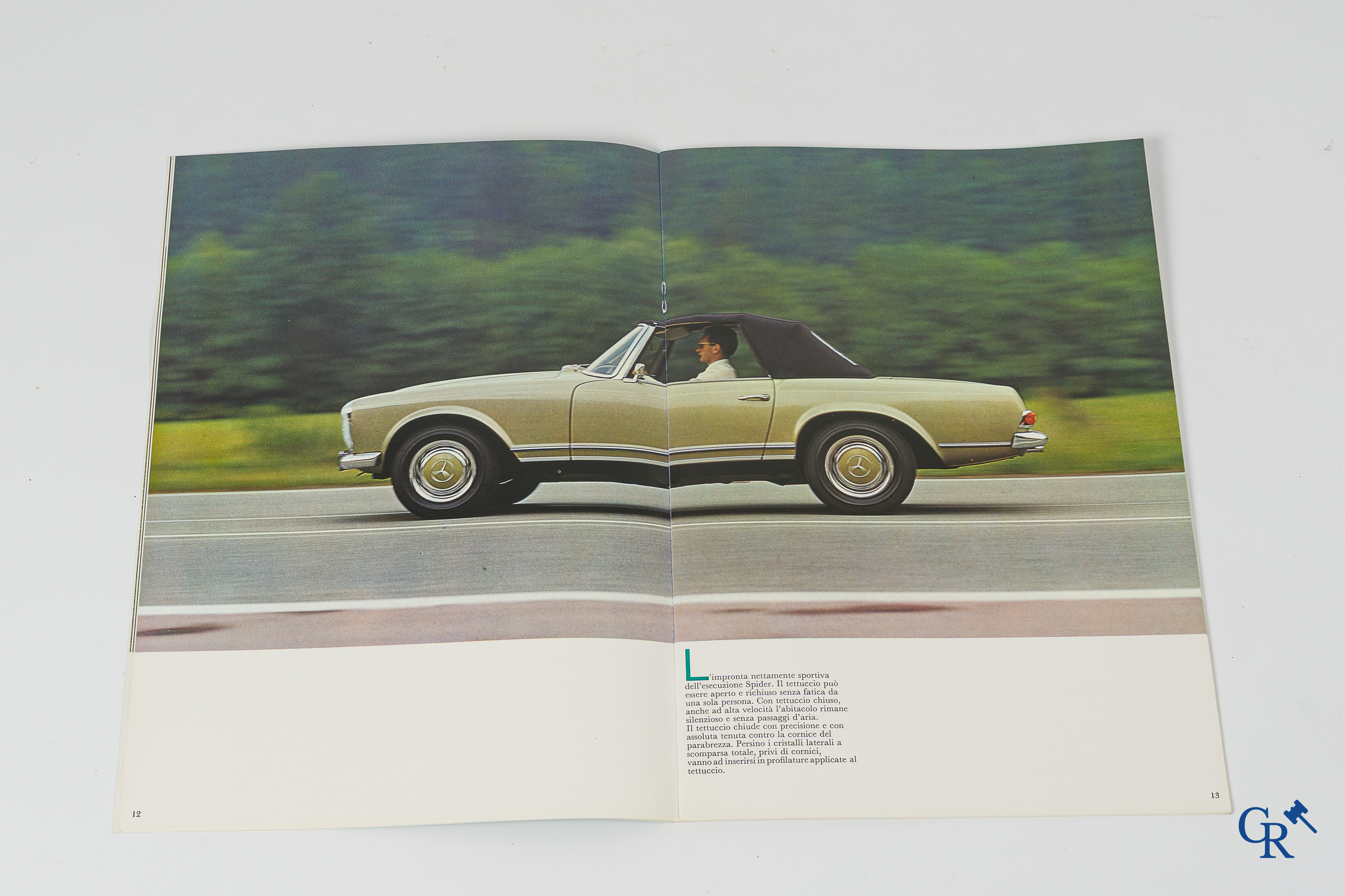 Automobilia. Mercedes Benz. 3 originele luxe catalogen of publiciteitsfolders voor de modellen 230SL en 280SL.