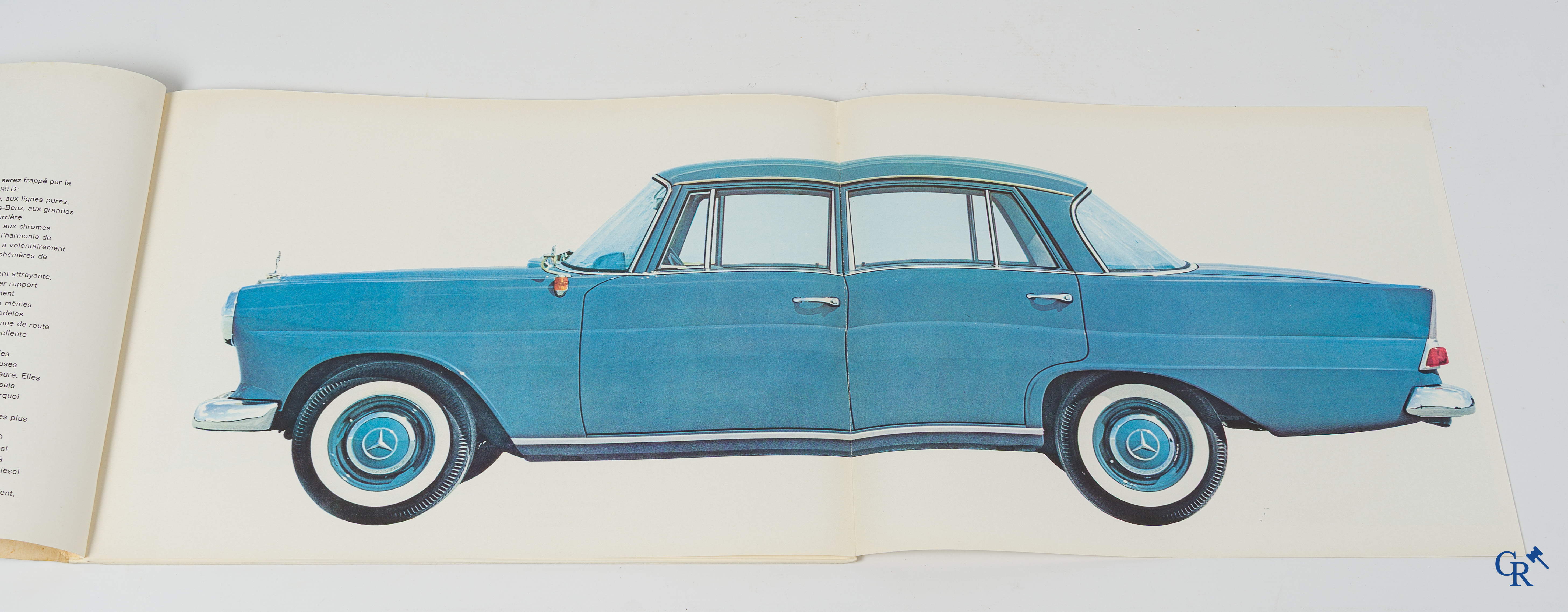 Automobilia. Mercedes Benz. 11 originele luxe publiciteitsfolders.