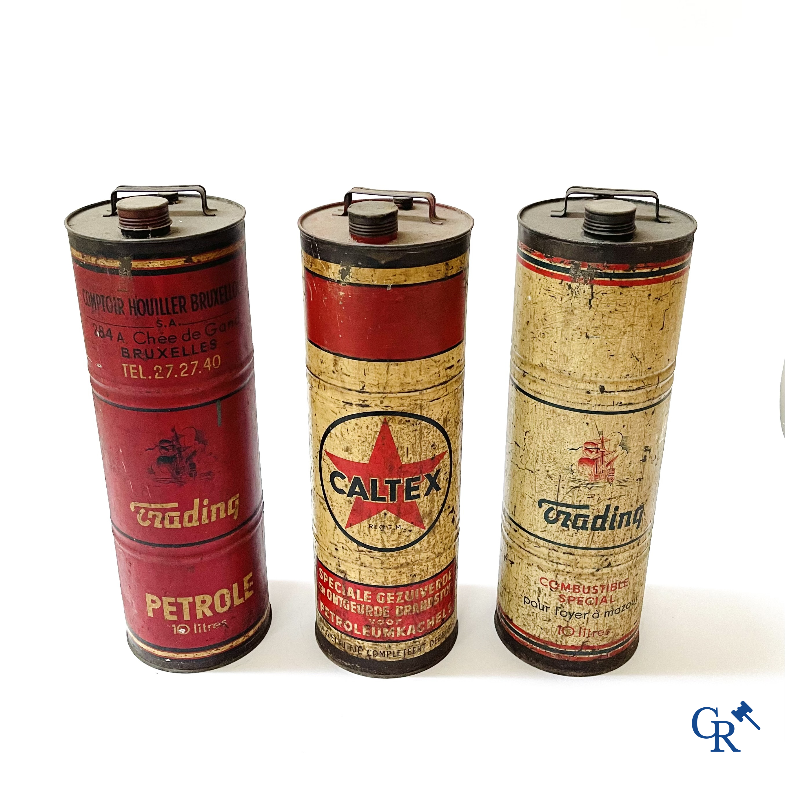 3 Grote olieblikken, 10 Liter, voor Caltex en Trading oil, Comptoir Houiller Bruxellois. Jaren '40.