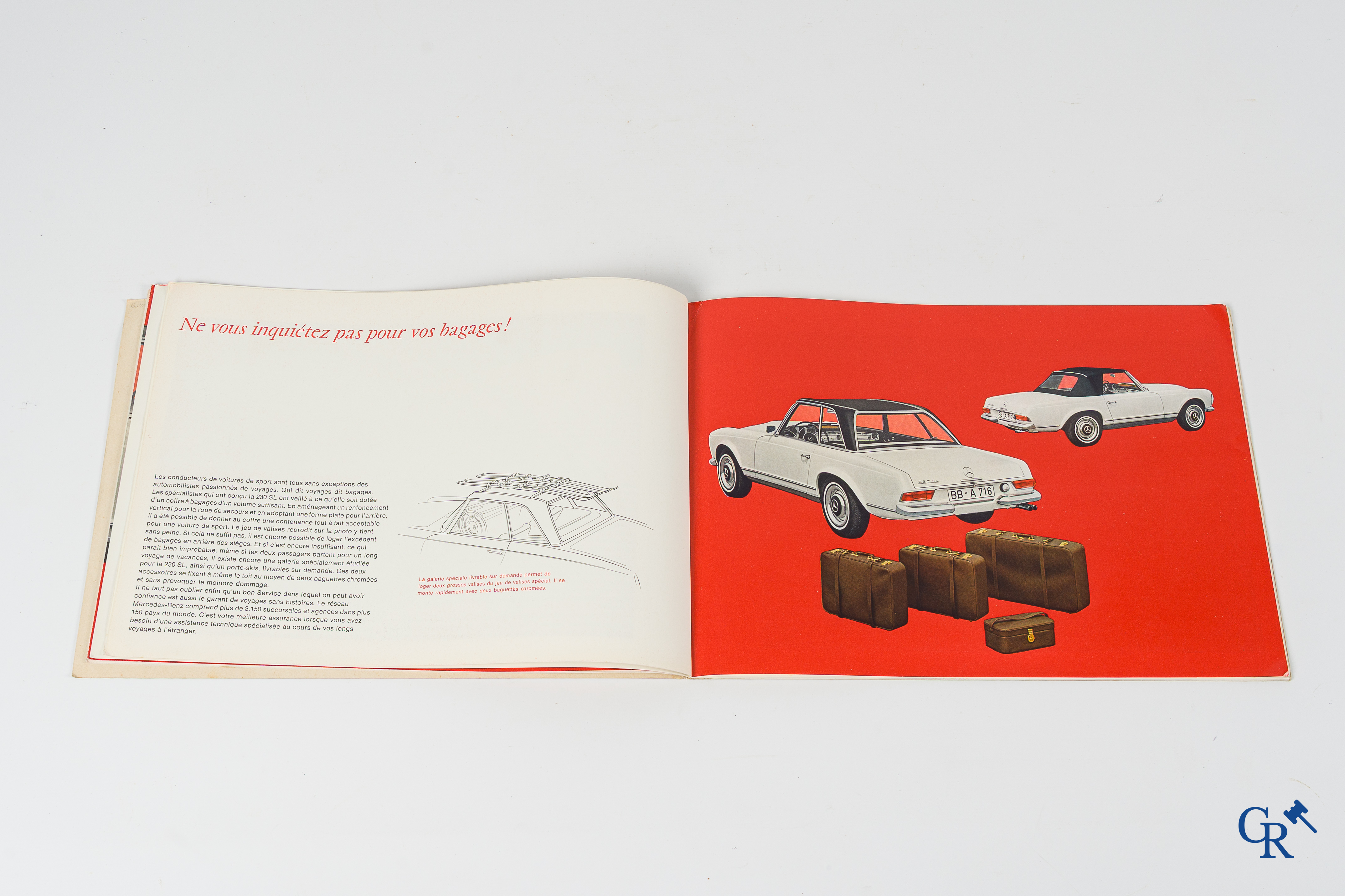 Automobilia. Mercedes Benz. 3 originele luxe catalogen of publiciteitsfolders voor de modellen 230SL en 280SL.