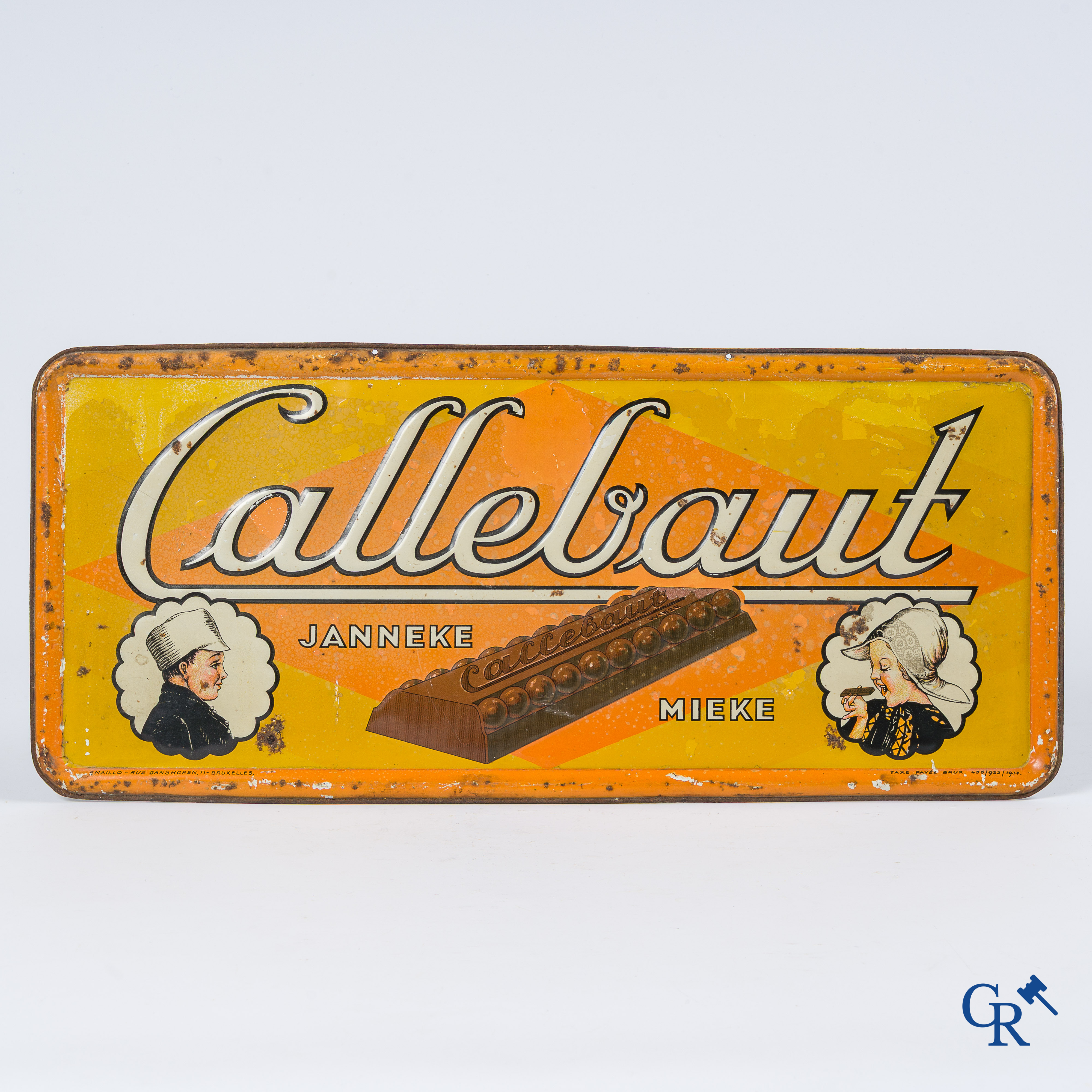 Callebaut, Janneke en Mieke. Zeldzame publiciteit op blik voor de chocoladerepen van Callebaut te Wieze. Emaillo 1934.