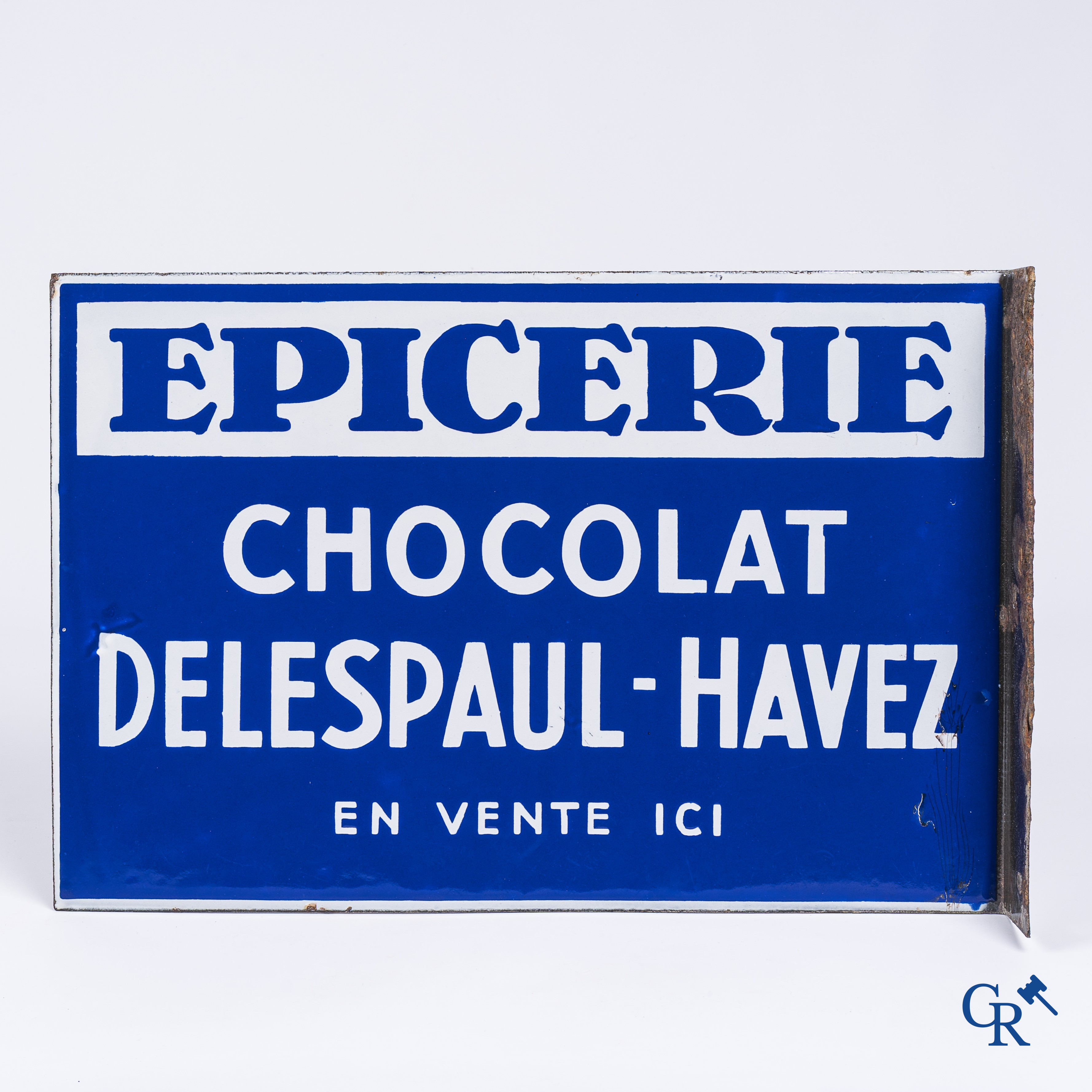 Chocolat Delespaul-Havez. Dubbelzijdig uithangbord in emaille voor een kruidenierswinkel. Circa 1930.