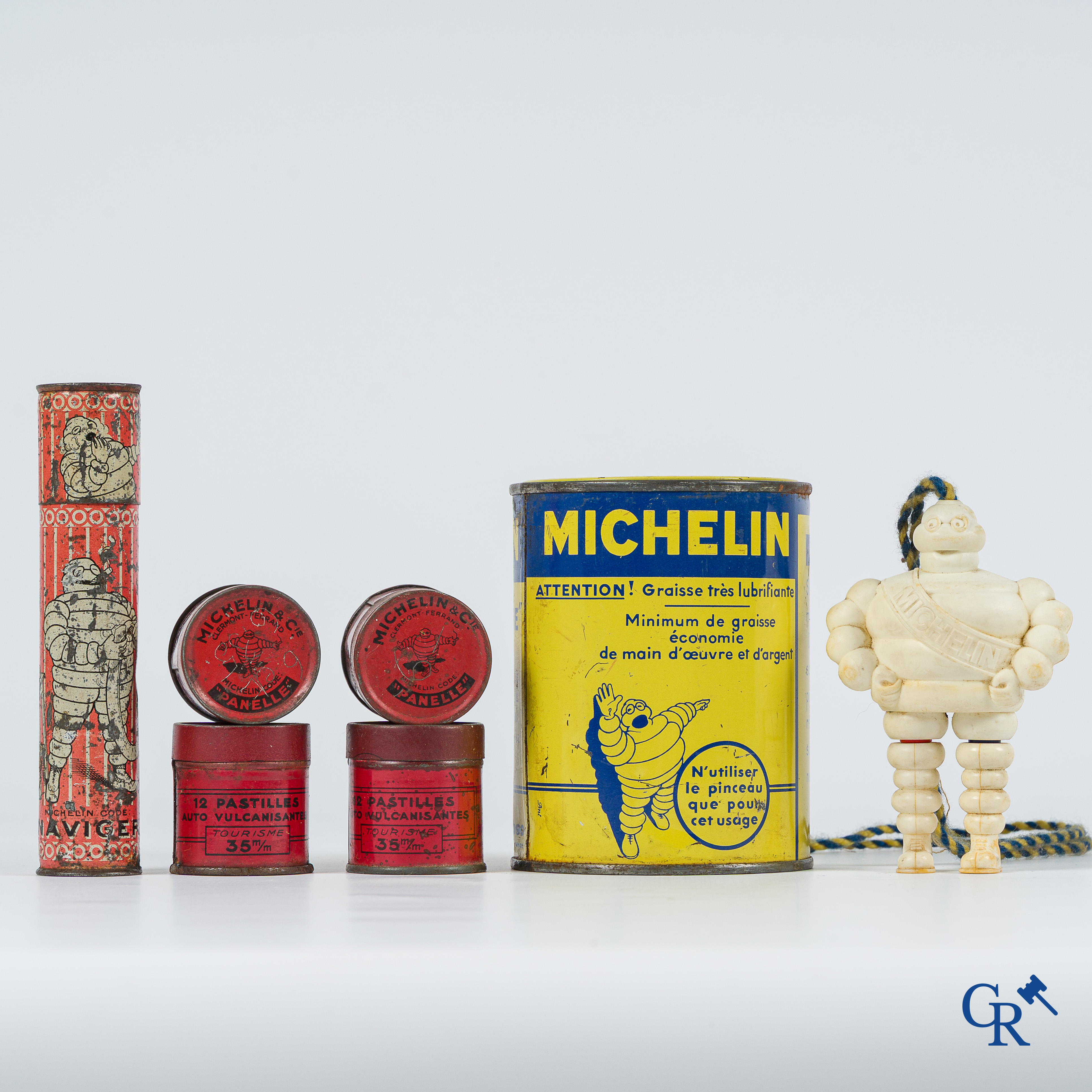 Michelin. Lot Michelin blikdozen circa 1900 en andere. Code Naviger, Panelle, Bidendum meetinstrument.