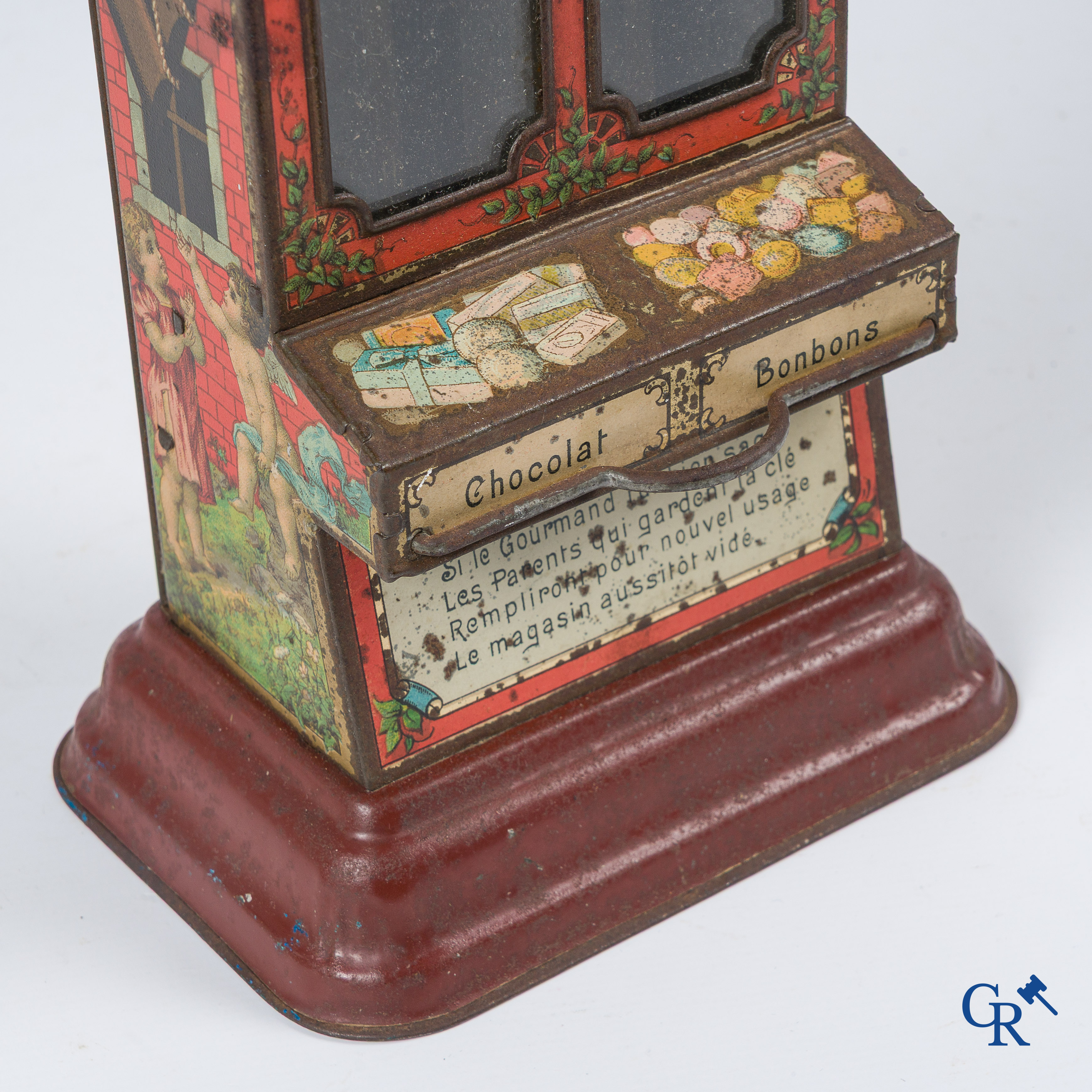 La tirelire des enfants sages. Spaarpot en automaat voor chocolade en snoep. Beschilderd blik. Jaren '20.