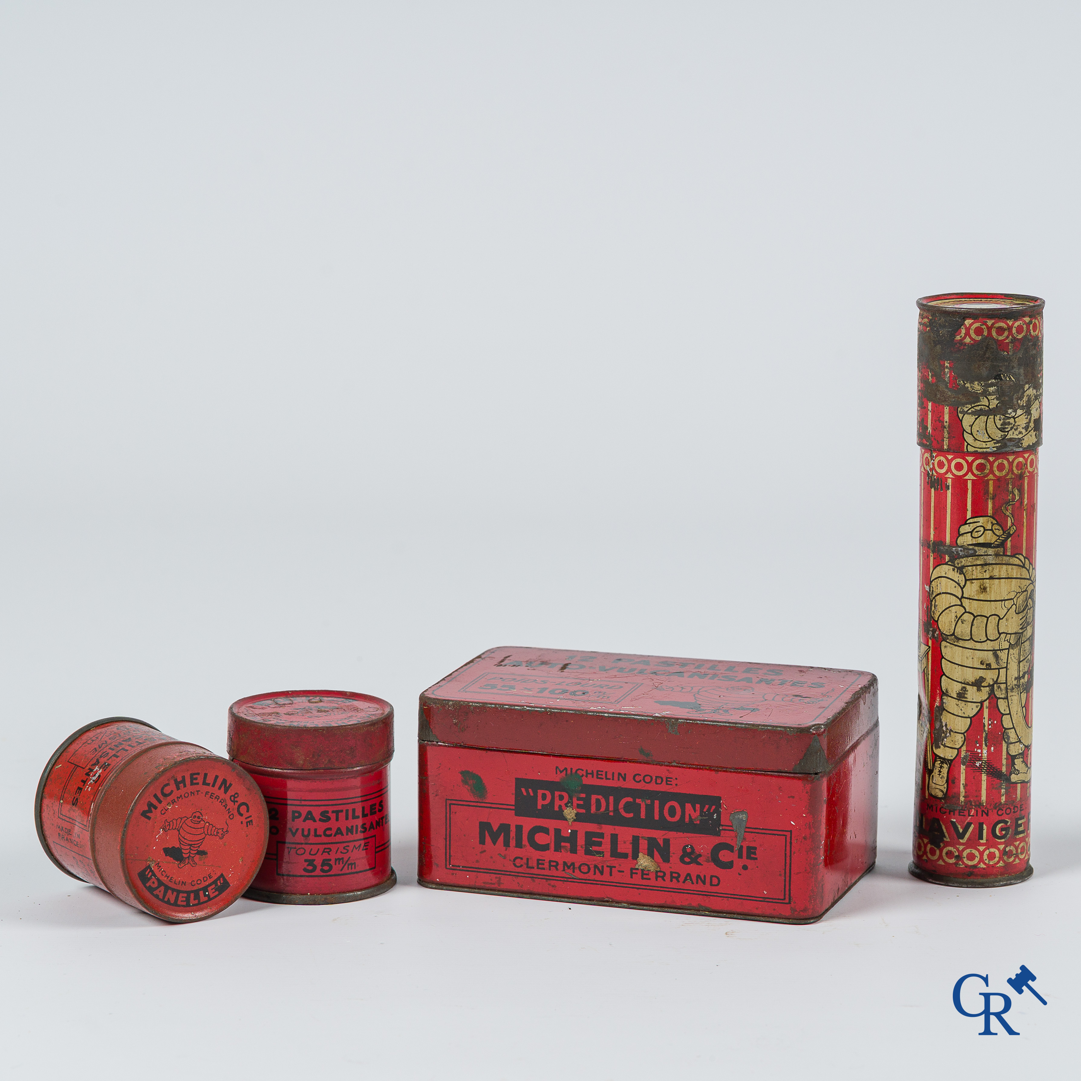 Michelin. Lot Michelin blikdozen. Code Naviger, Panelle et Auto-Vulcanisantes. 4 stuks. Circa 1900.